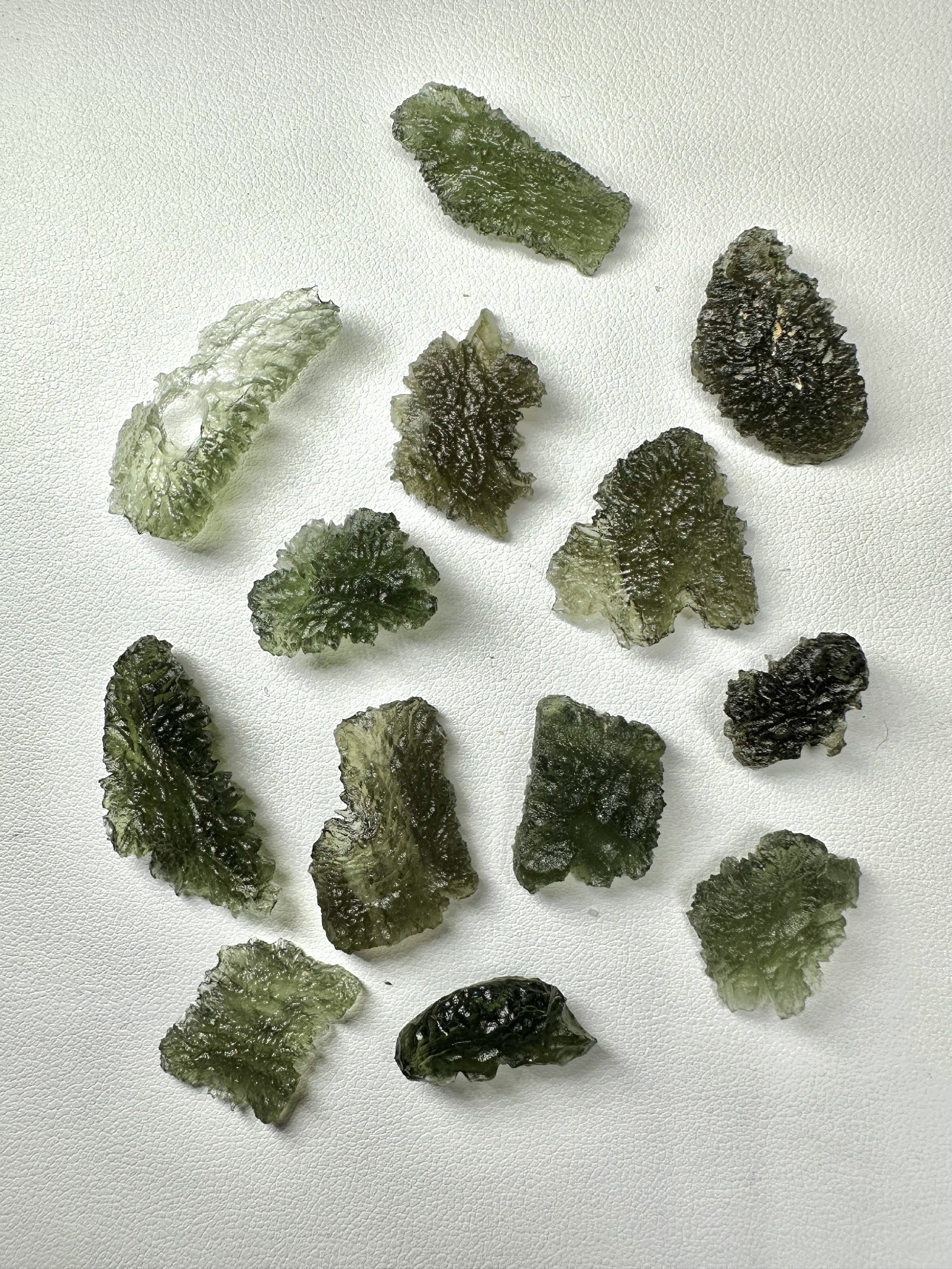 Frammenti di moldavite per gioielleria