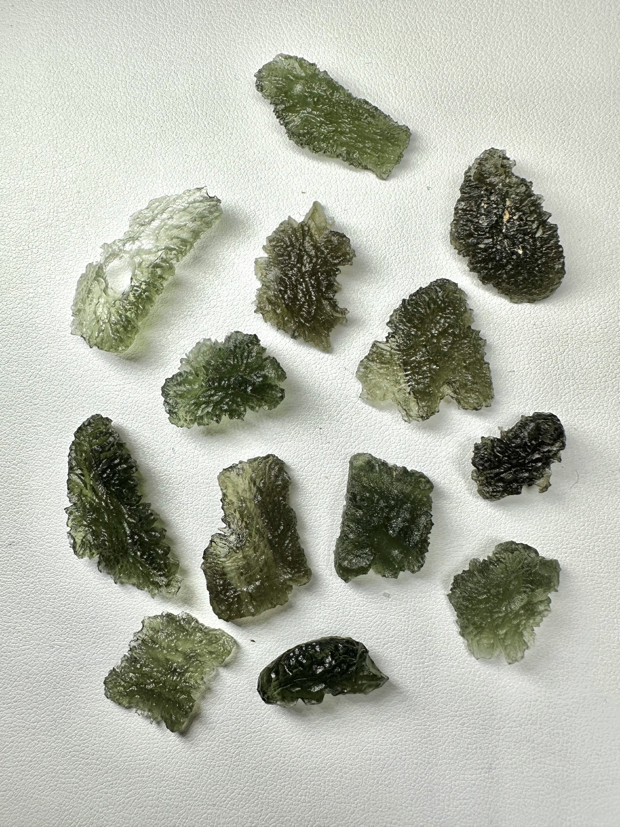 Frammenti di moldavite per gioielleria