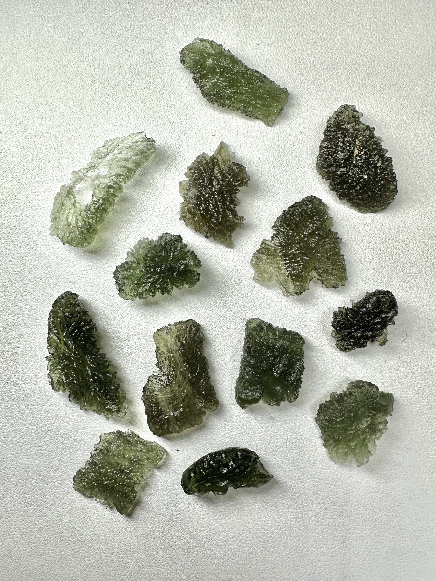 Frammenti di moldavite per gioielleria