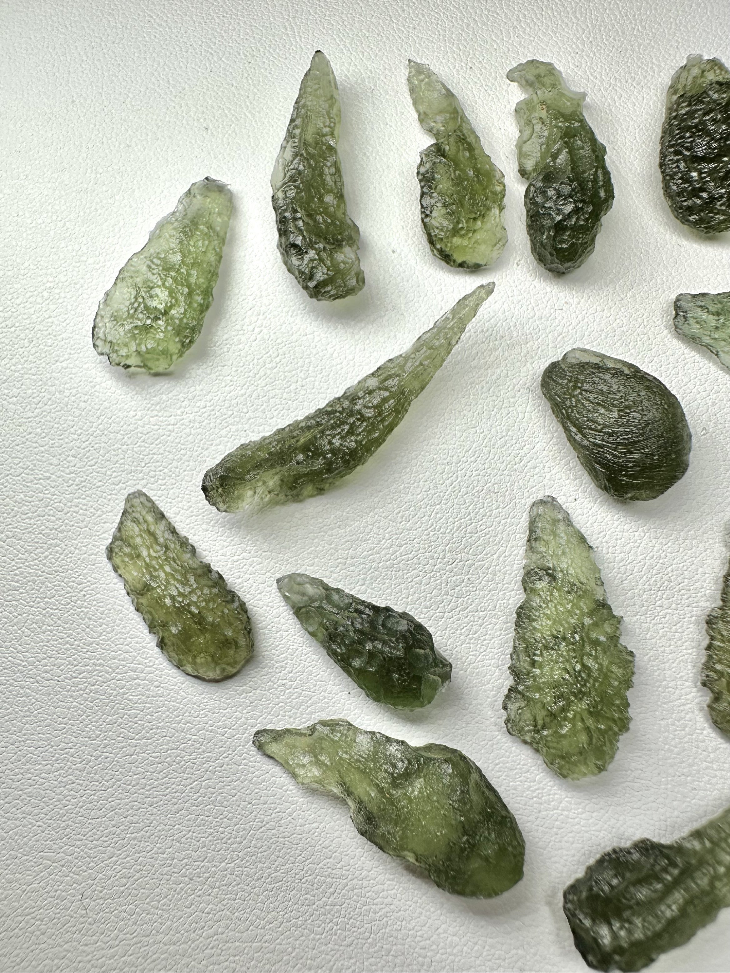 Moldavite shards – drops – 17,8g - VVEL06