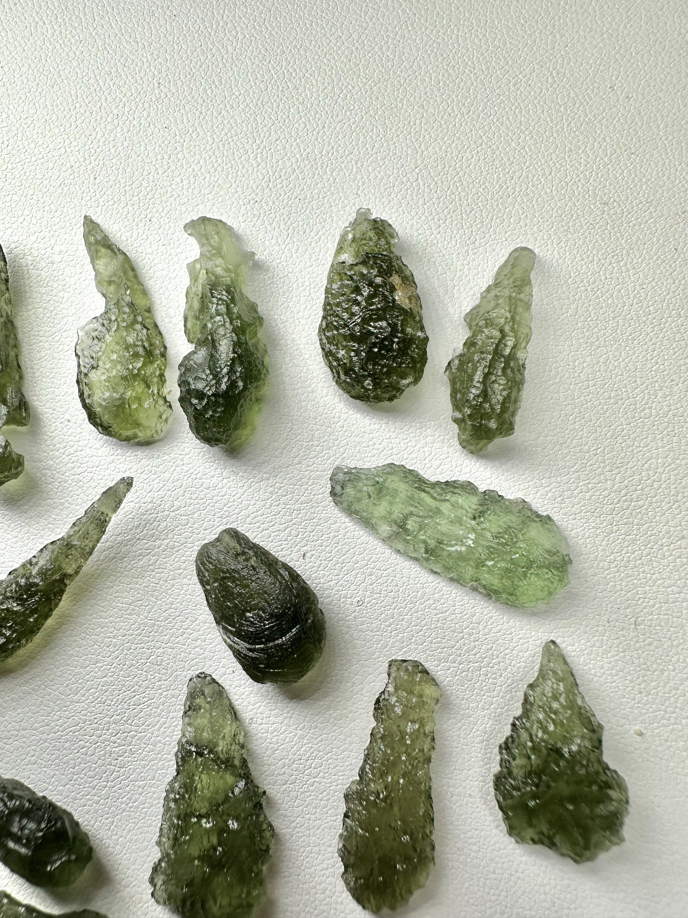 Moldavite shards – drops – 17,8g - VVEL06