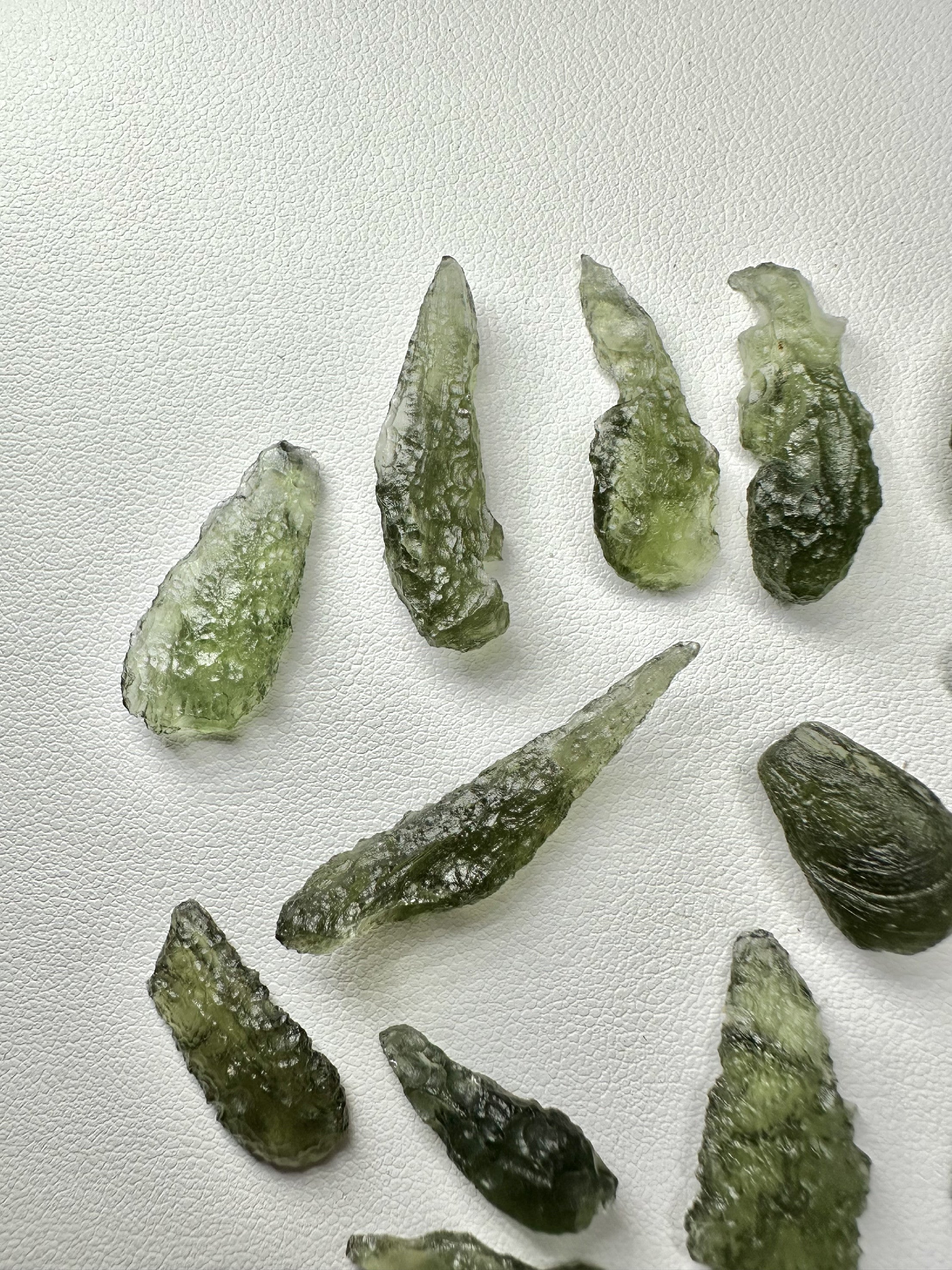 Moldavite shards – drops – 17,8g - VVEL06