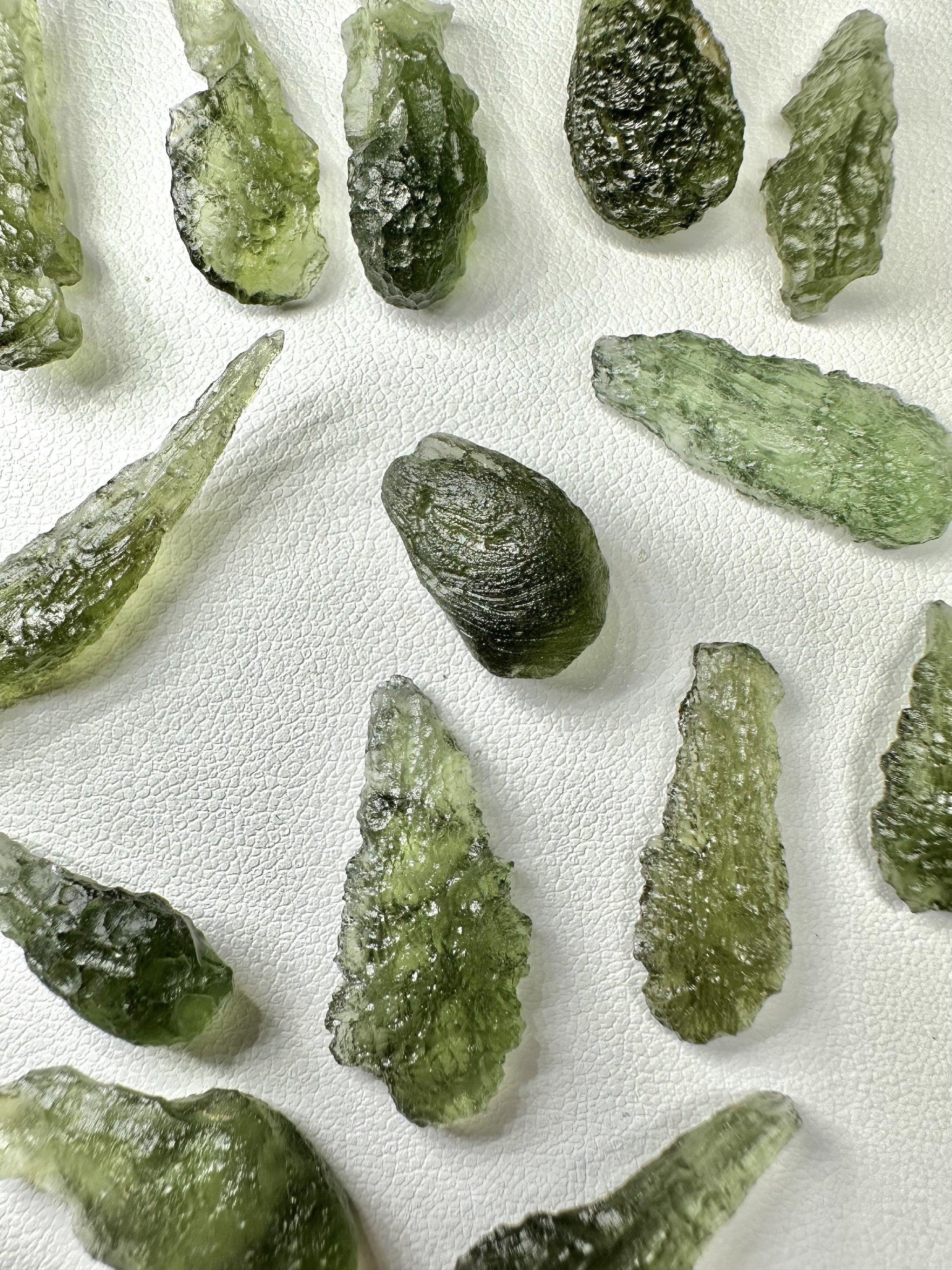 Moldavite shards – drops – 17,8g - VVEL06