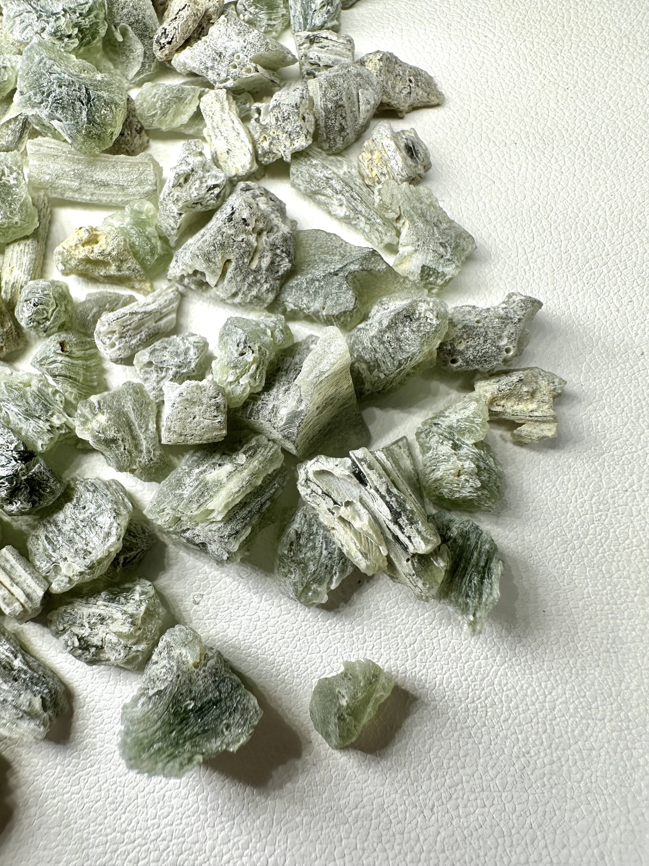 Moldavite shards – 40,6g - VVEL07