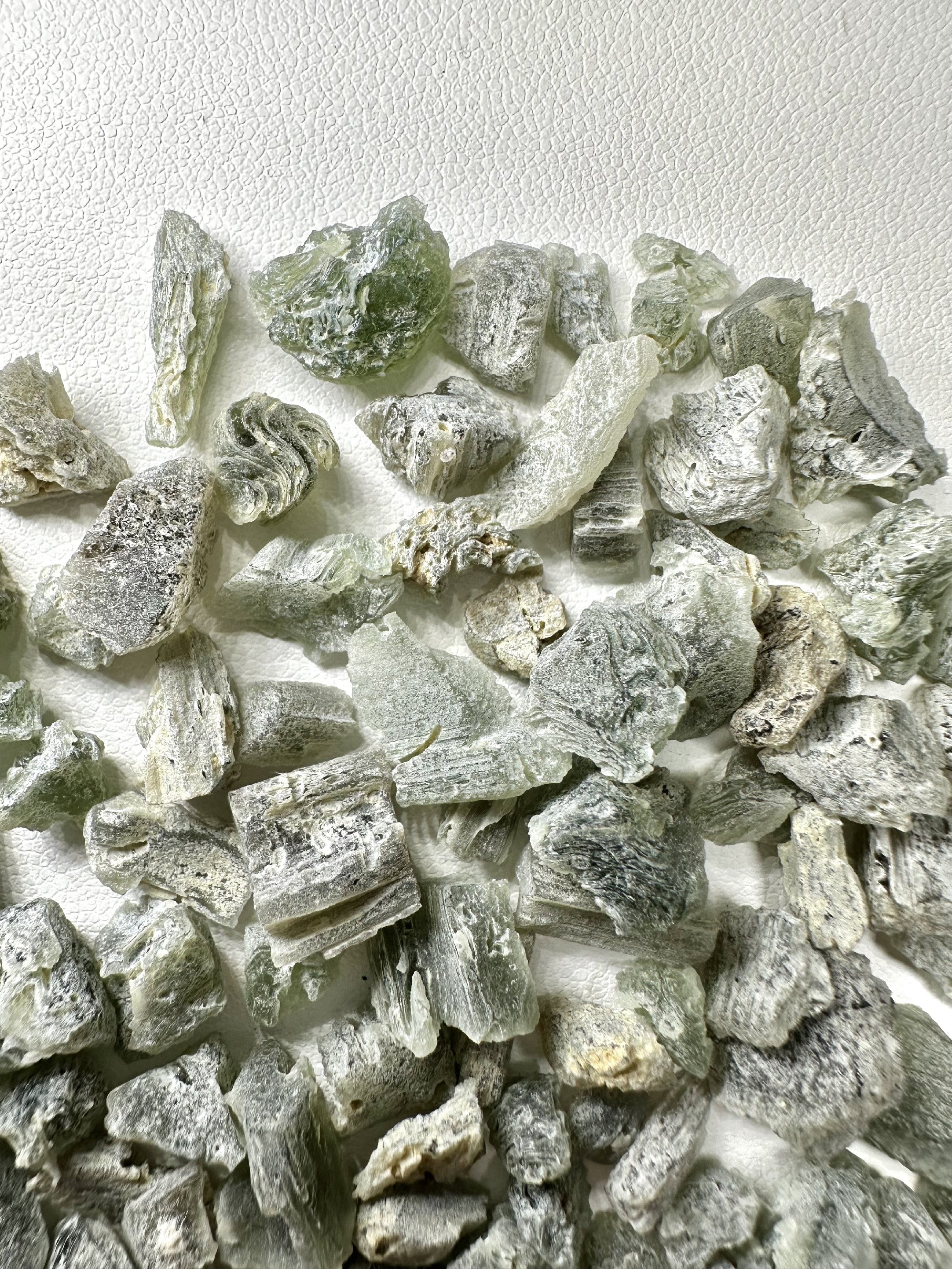 Moldavite shards – 40,6g - VVEL07