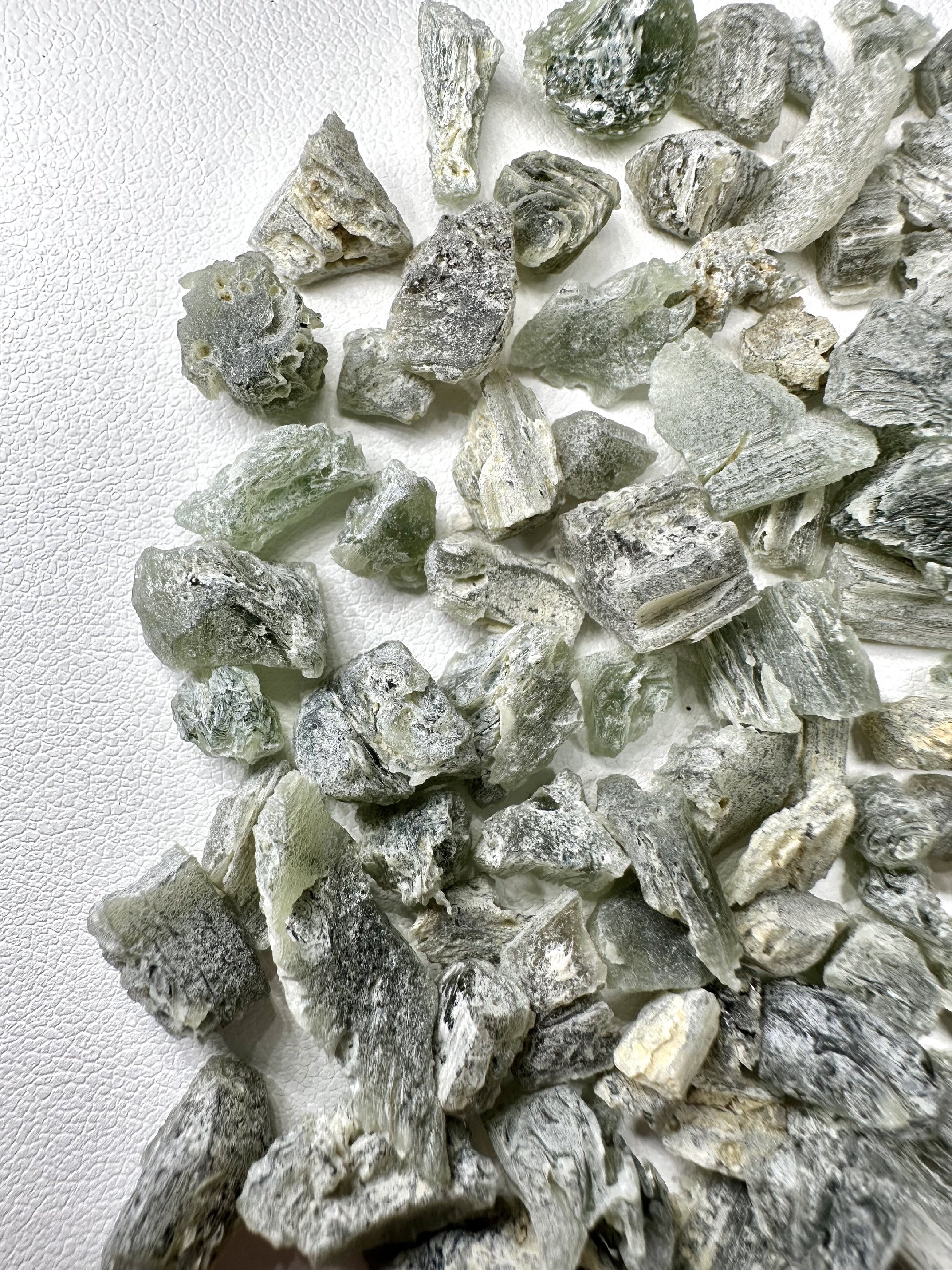 Moldavite shards – 40,6g - VVEL07