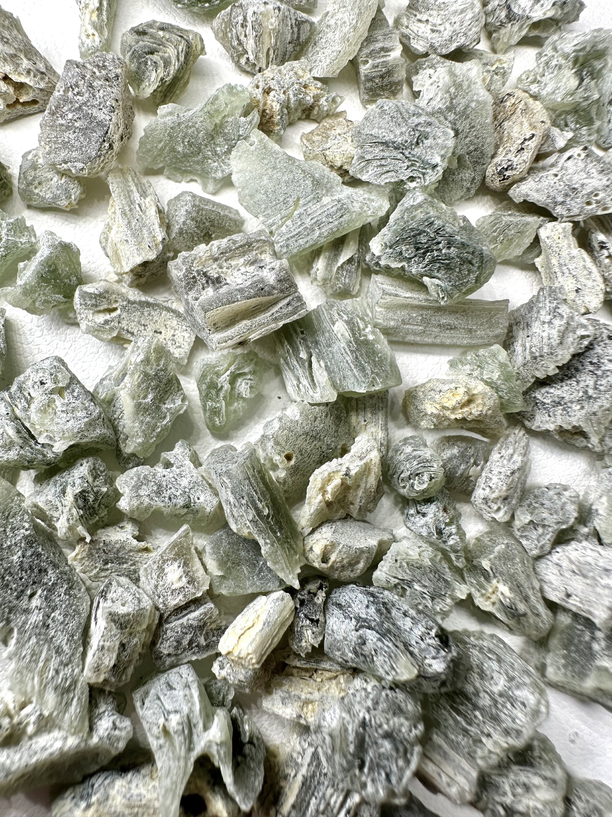 Moldavite shards – 40,6g - VVEL07