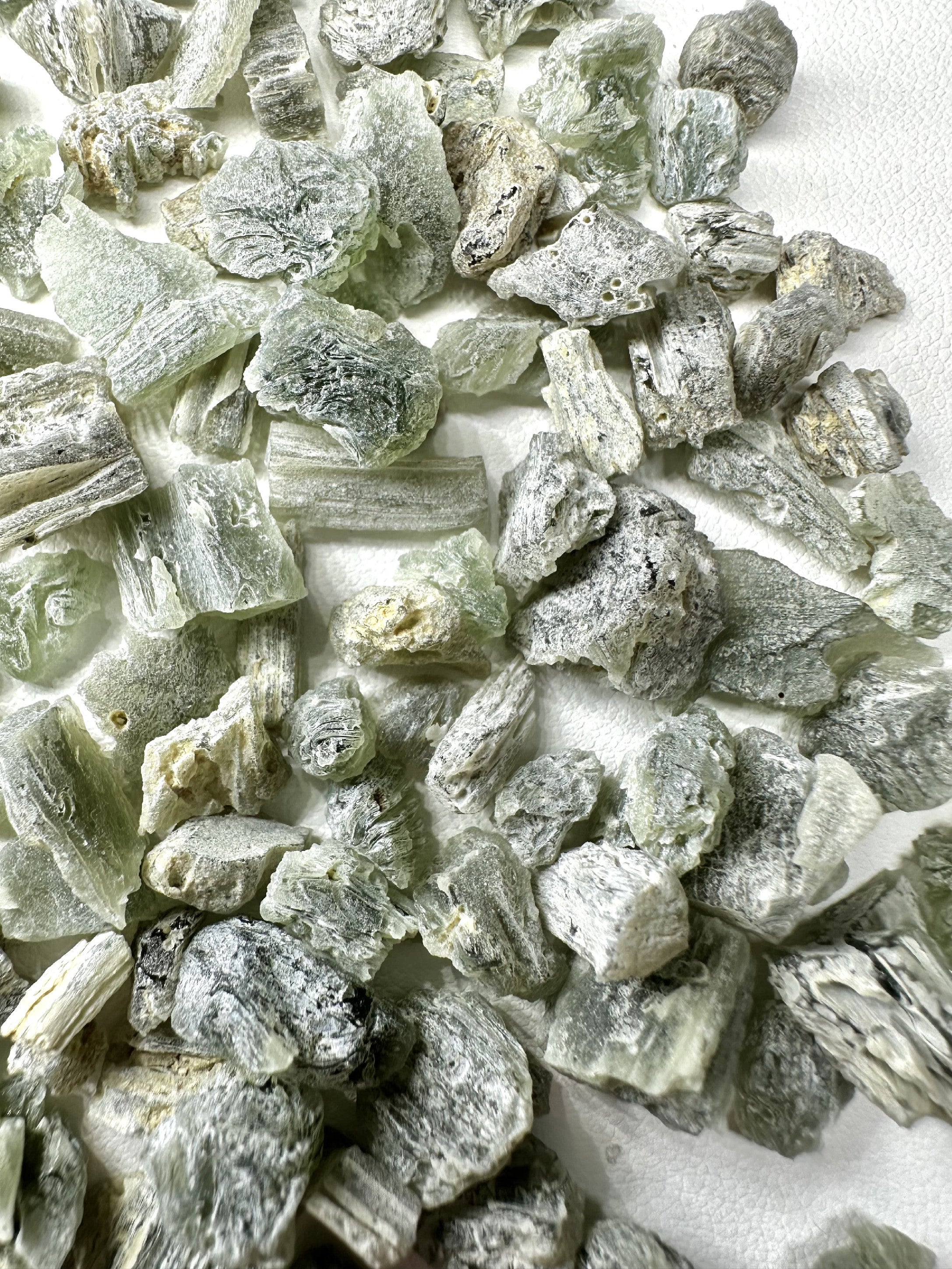 Moldavite shards – 40,6g - VVEL07