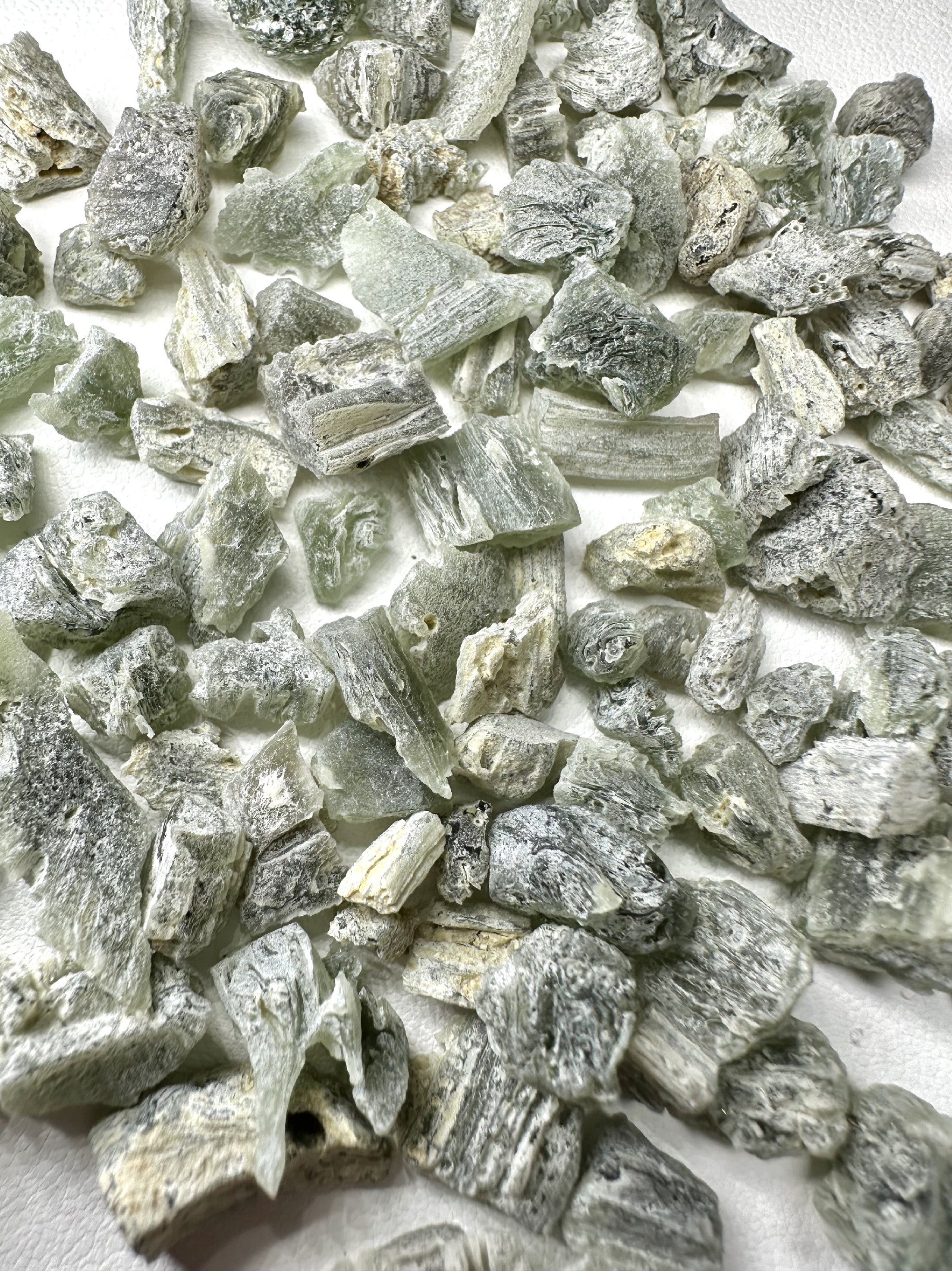 Moldavite shards – 40,6g - VVEL07