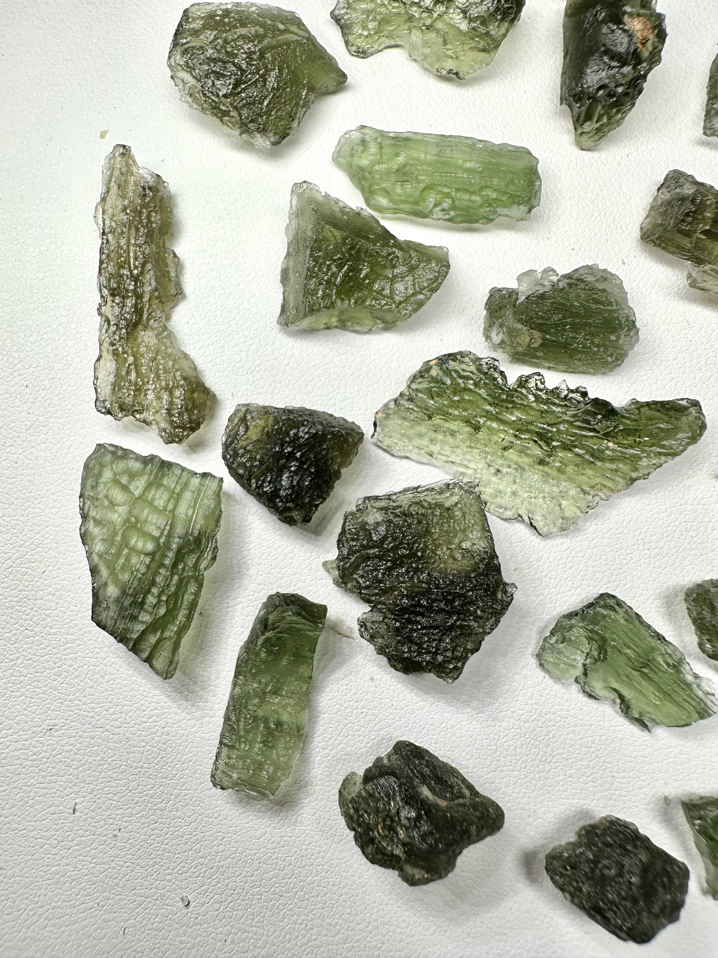 Moldavite shards – 32,6g - VVEL10