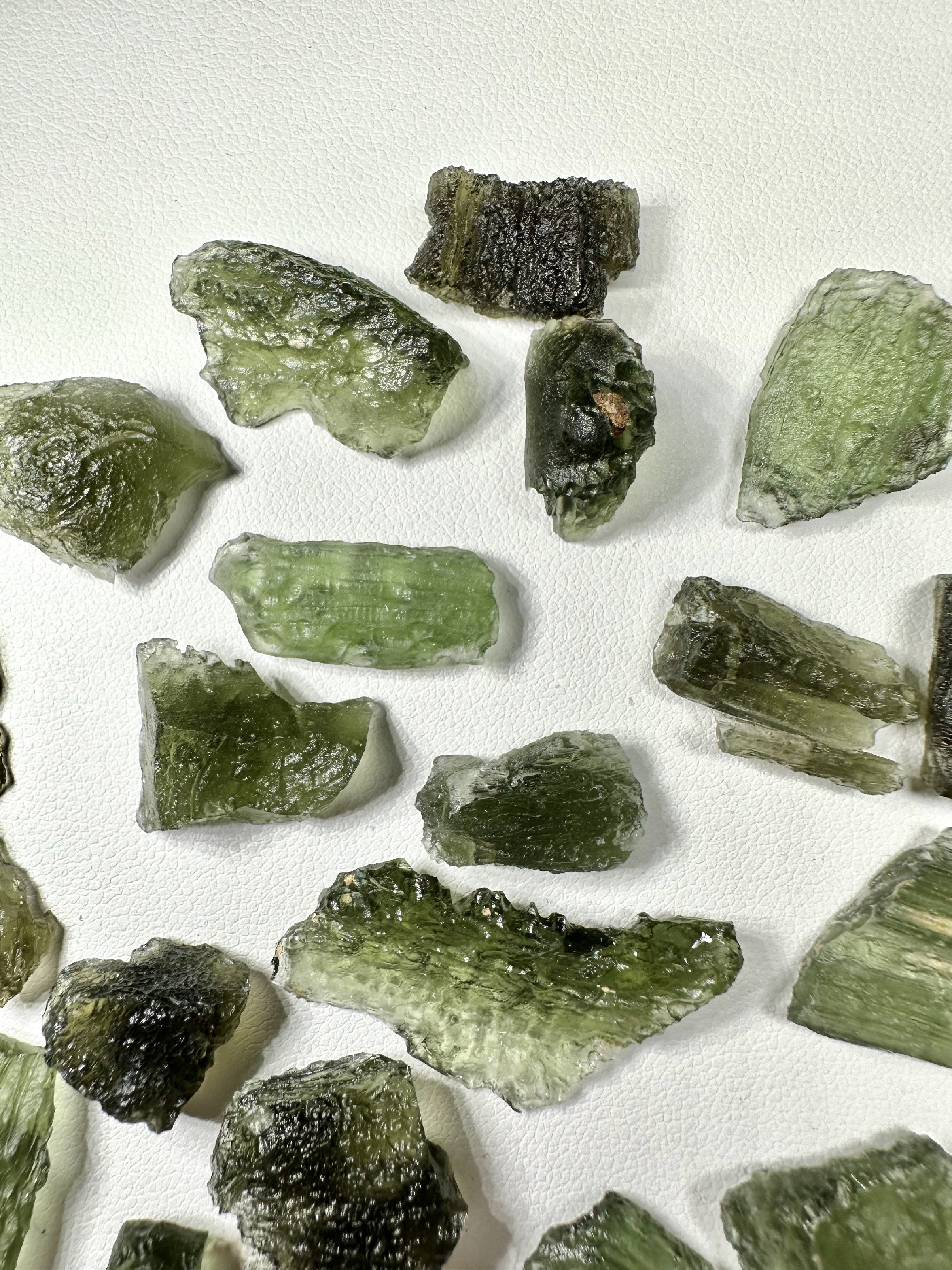 Moldavite shards – 32,6g - VVEL10