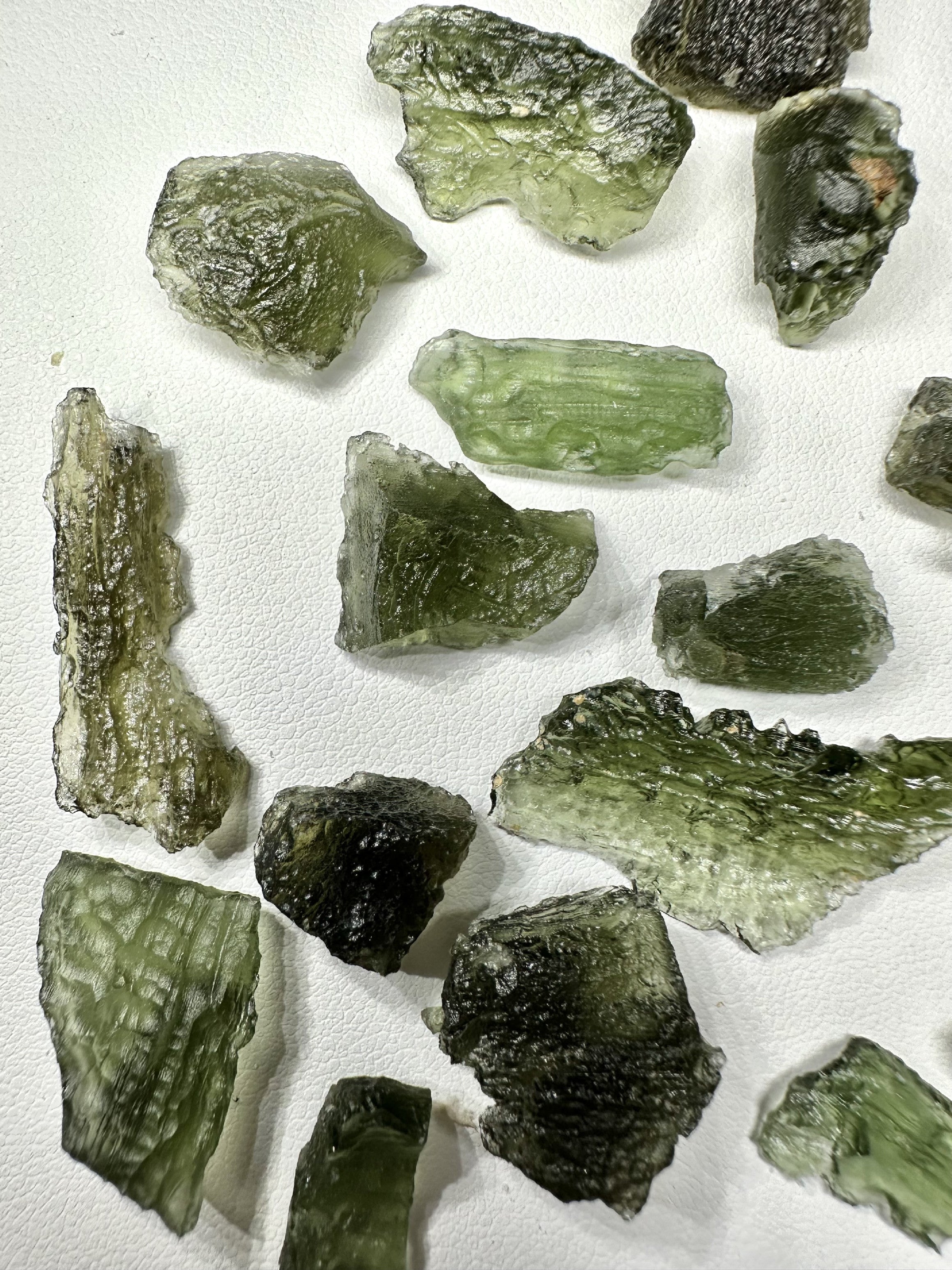 Moldavite shards – 32,6g - VVEL10