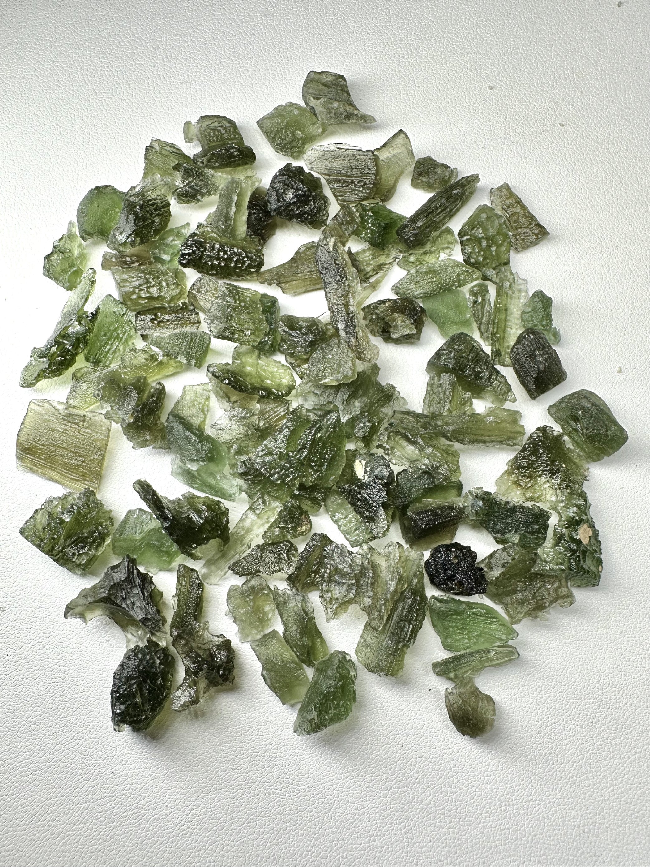 Moldavite shards – 50g - VVEL16