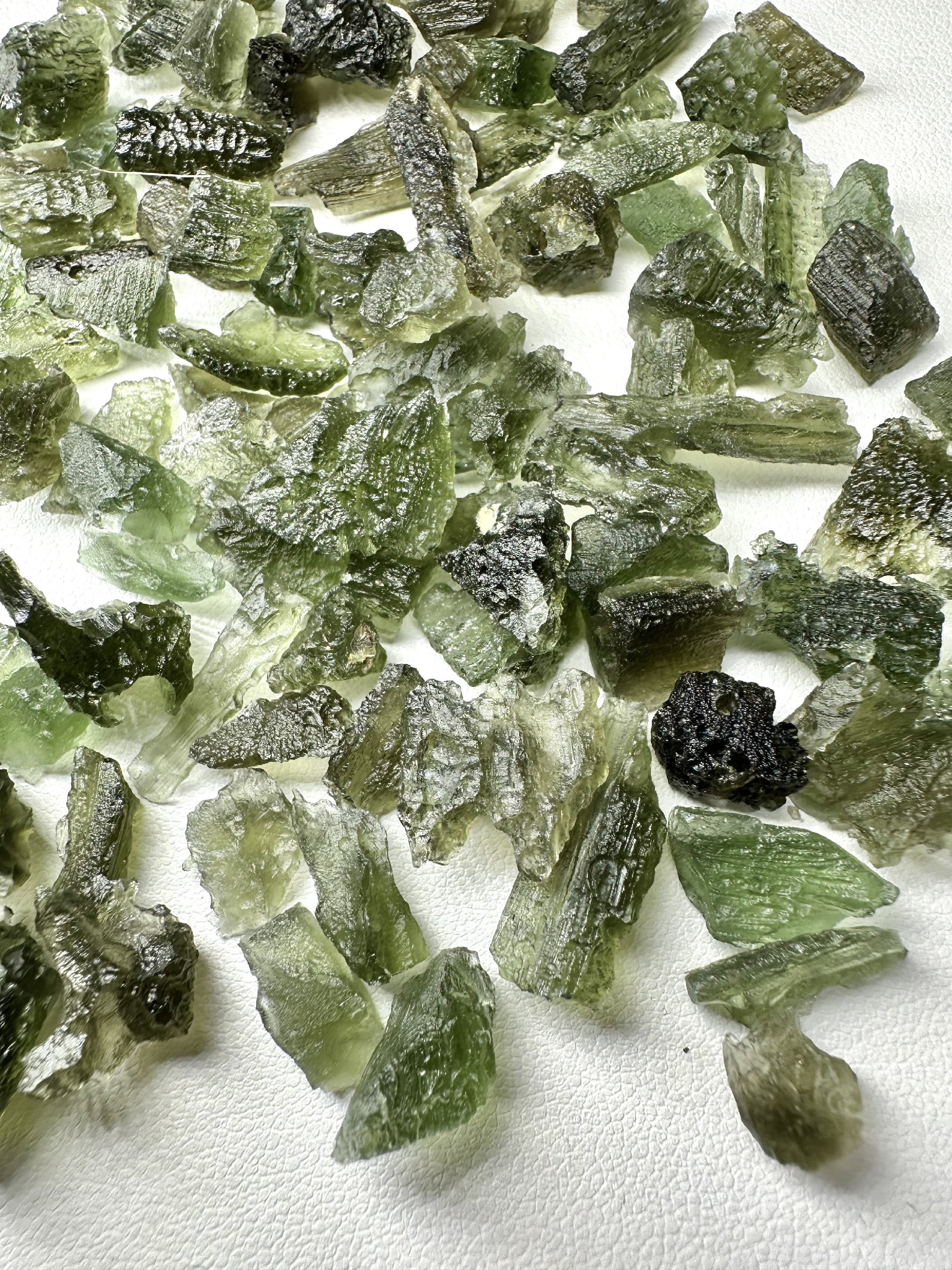 Moldavite shards – 50g - VVEL16