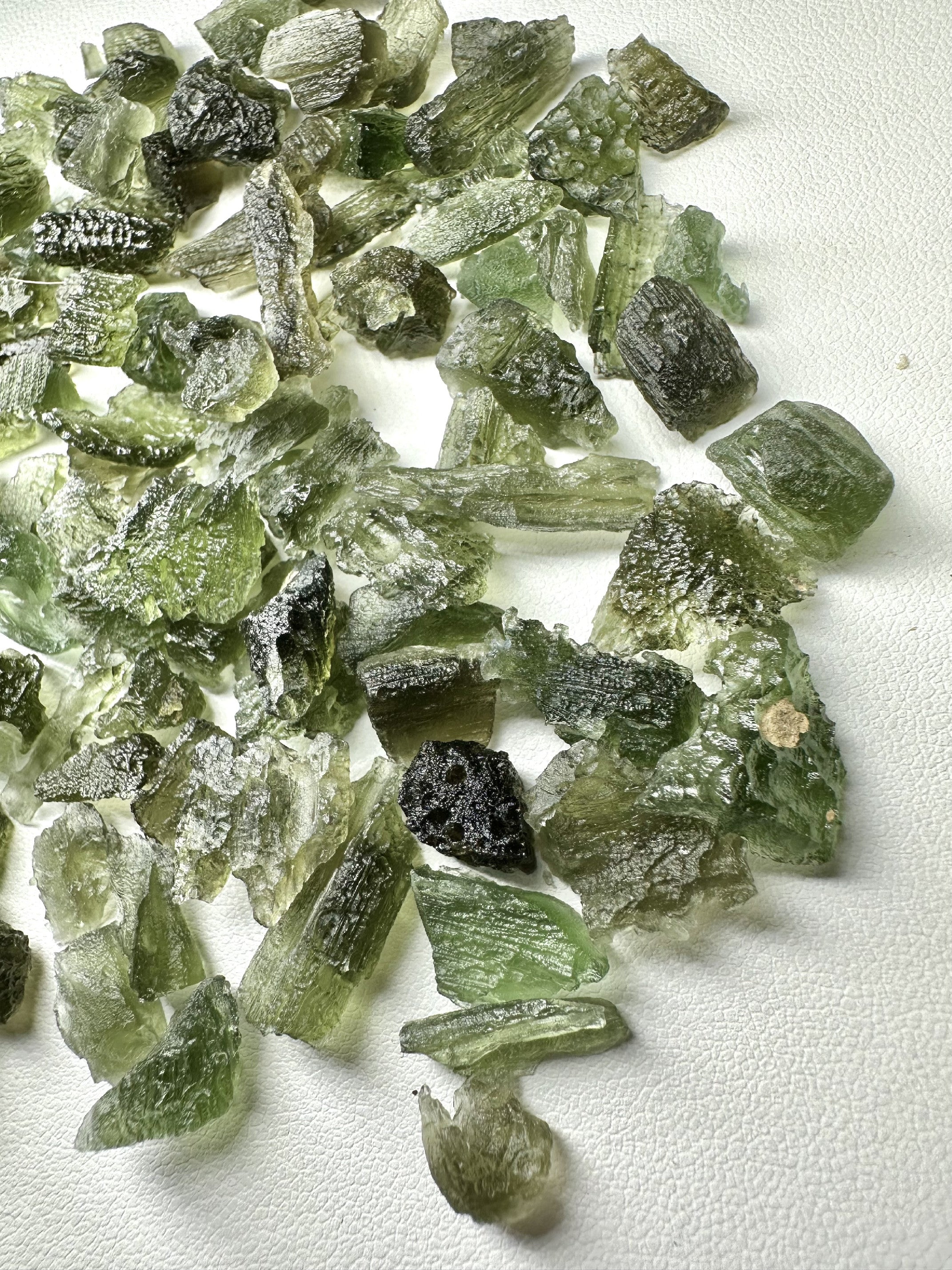 Moldavite shards – 50g - VVEL16