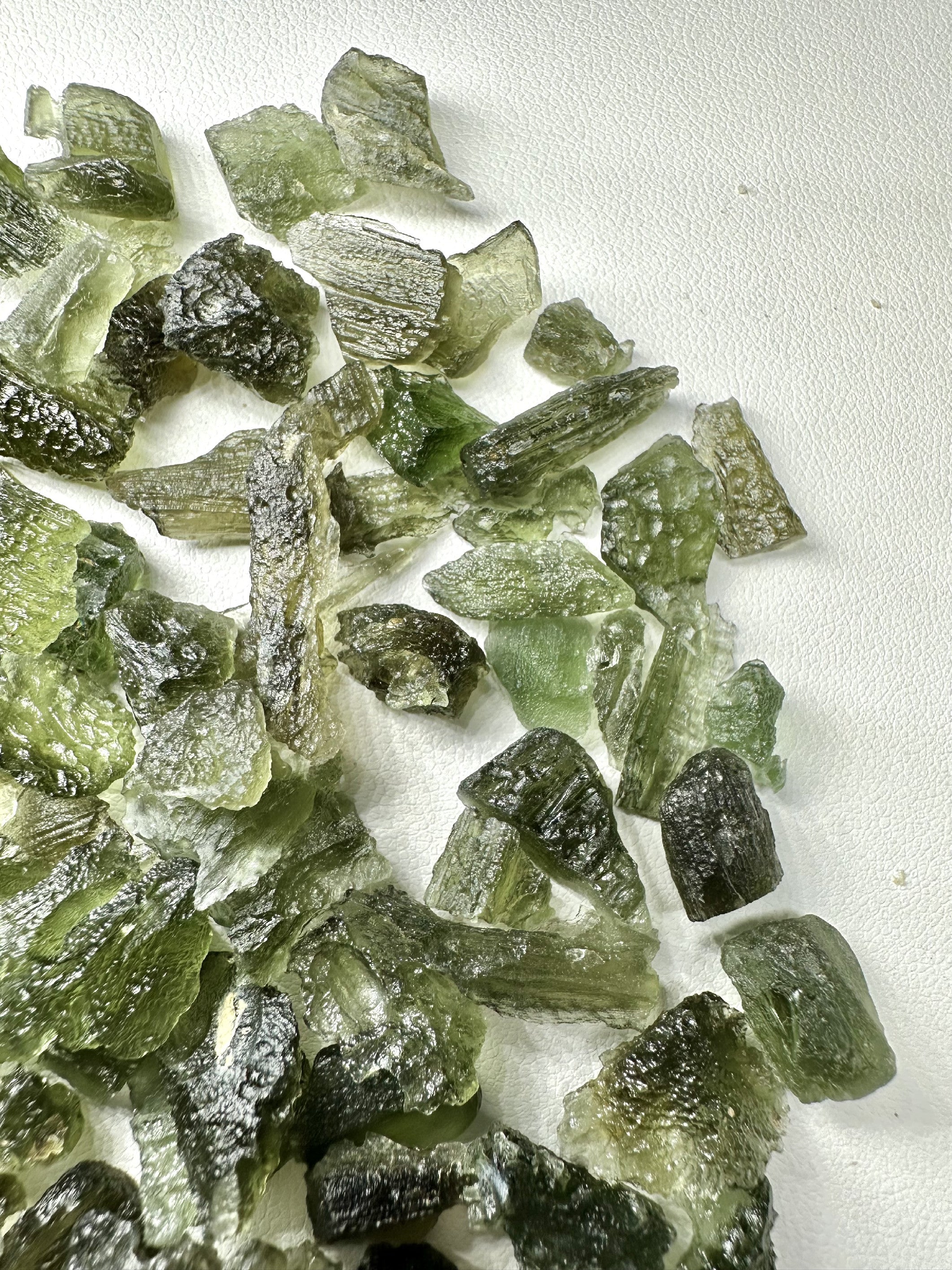 Moldavite shards – 50g - VVEL16