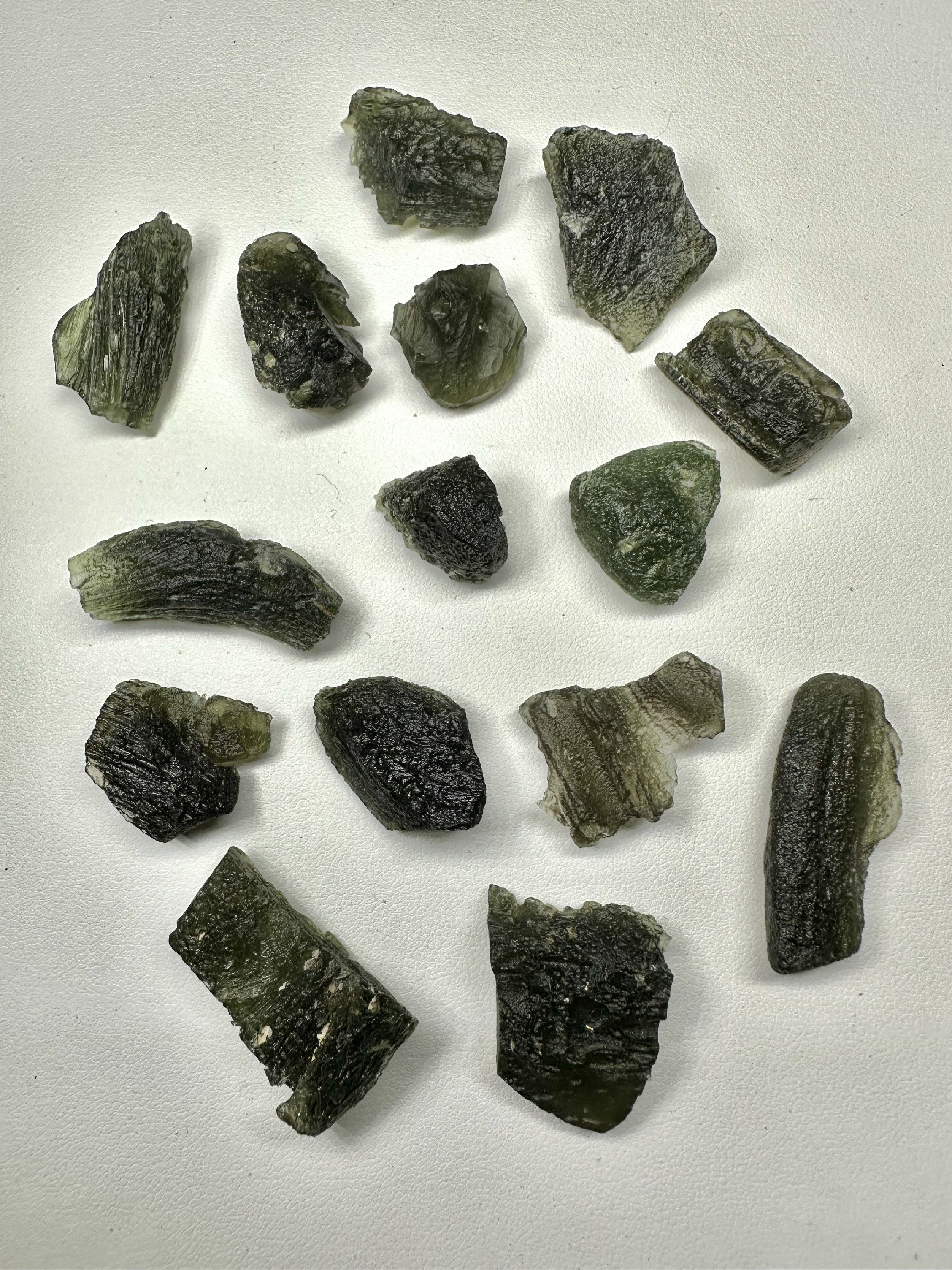 Moldavite shards – 54,9g - VVEL22