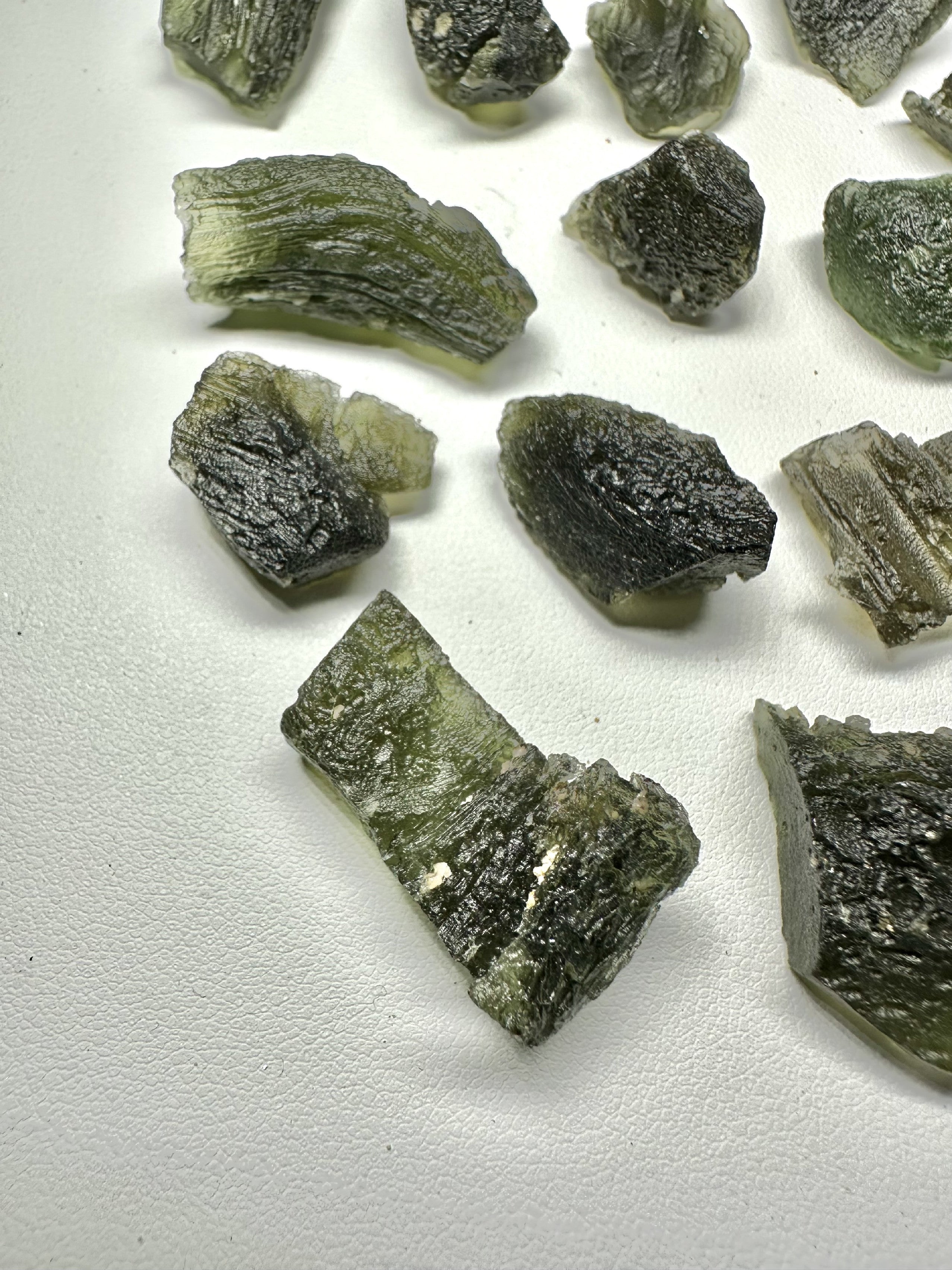 Moldavite shards – 54,9g - VVEL22