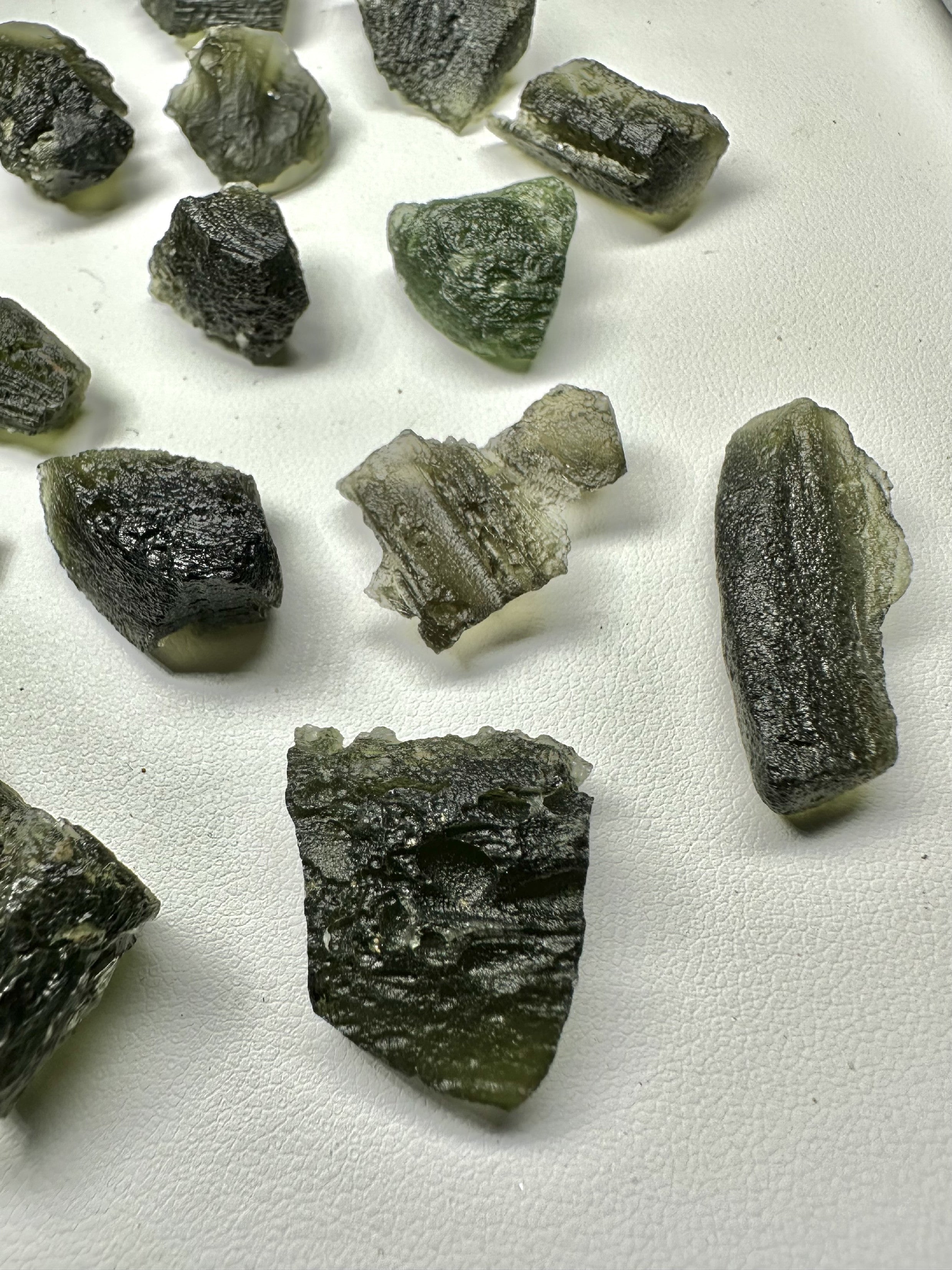 Moldavite shards – 54,9g - VVEL22