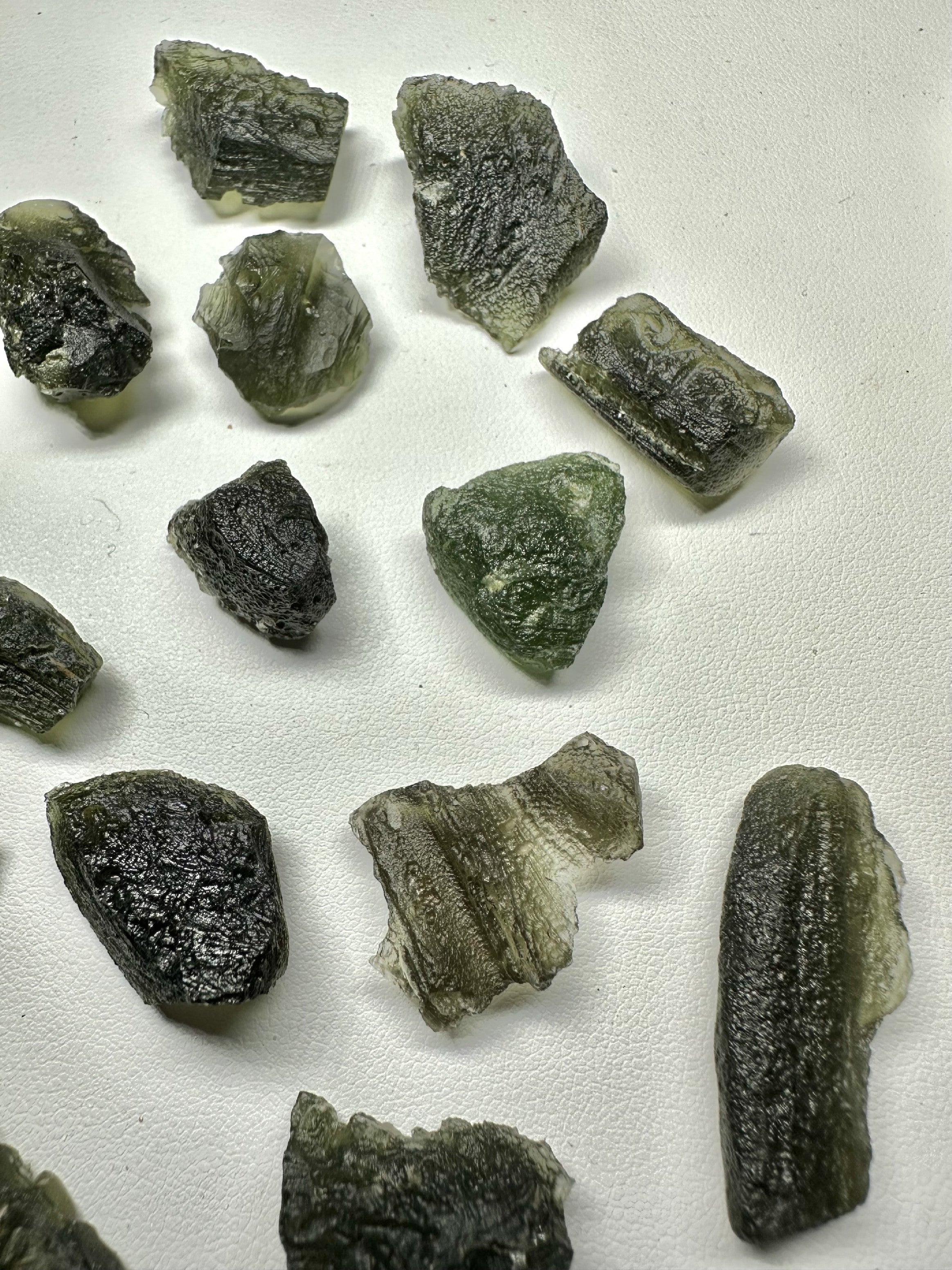 Moldavite shards – 54,9g - VVEL22
