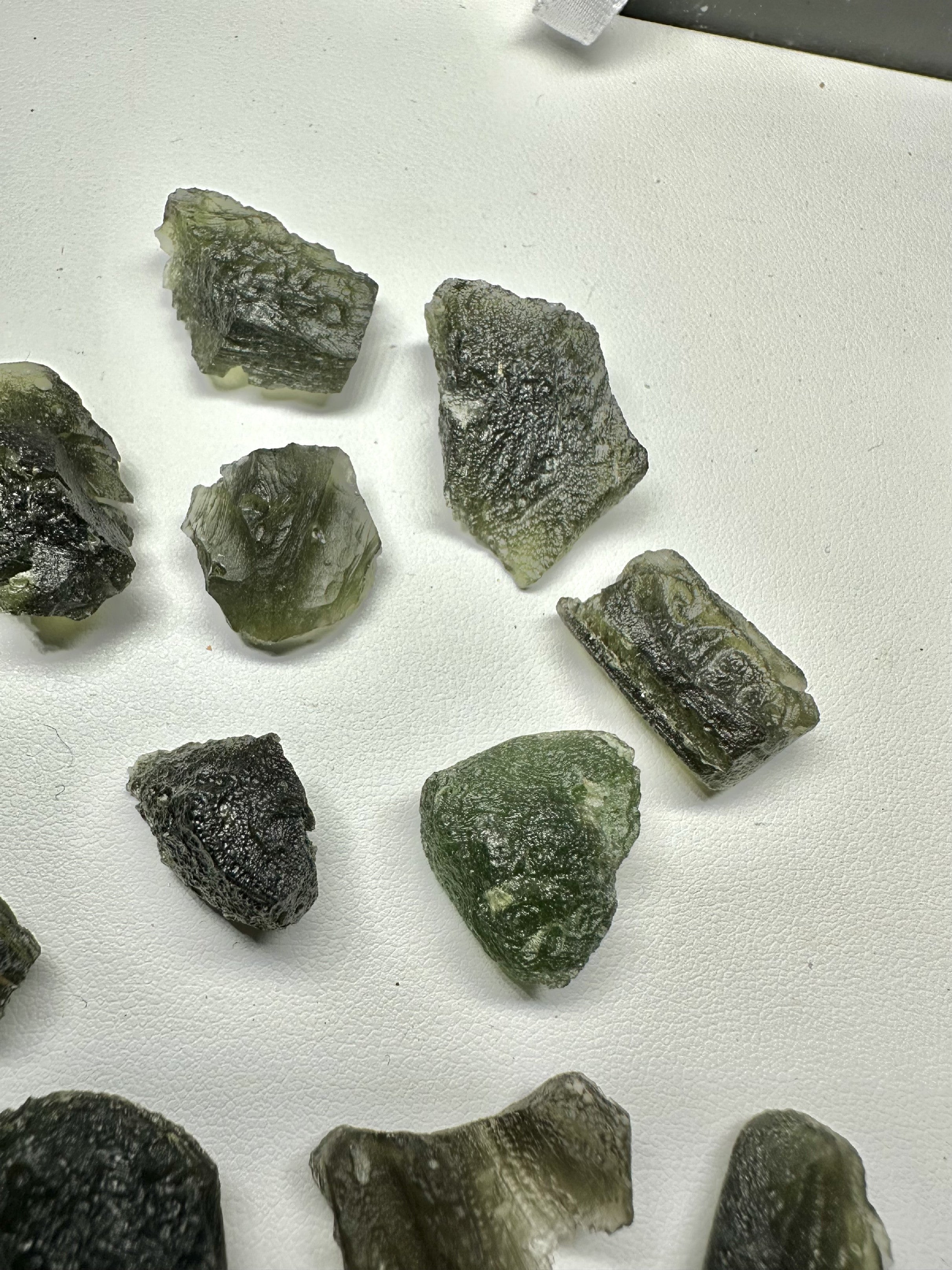 Moldavite shards – 54,9g - VVEL22