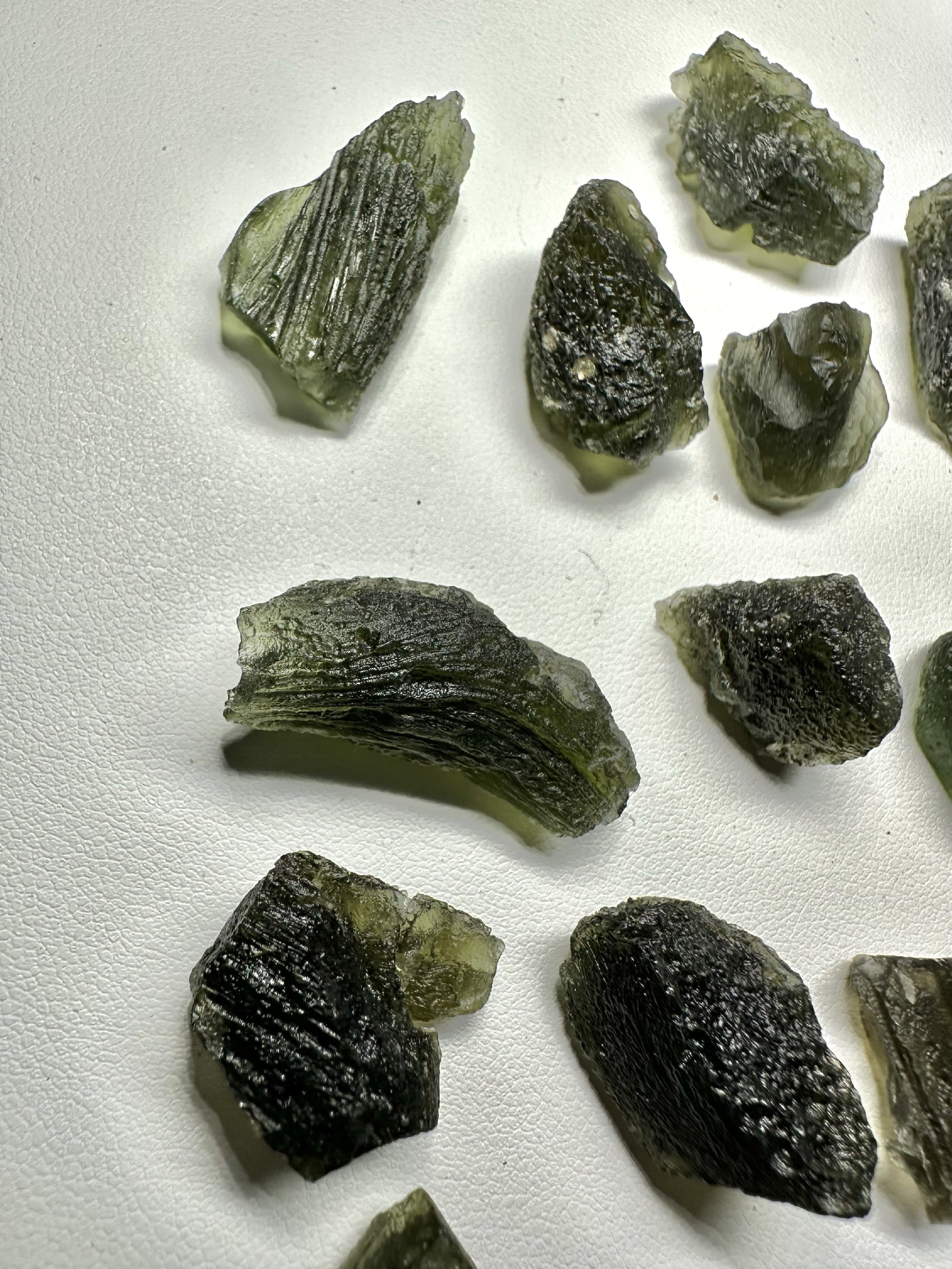 Moldavite shards – 54,9g - VVEL22