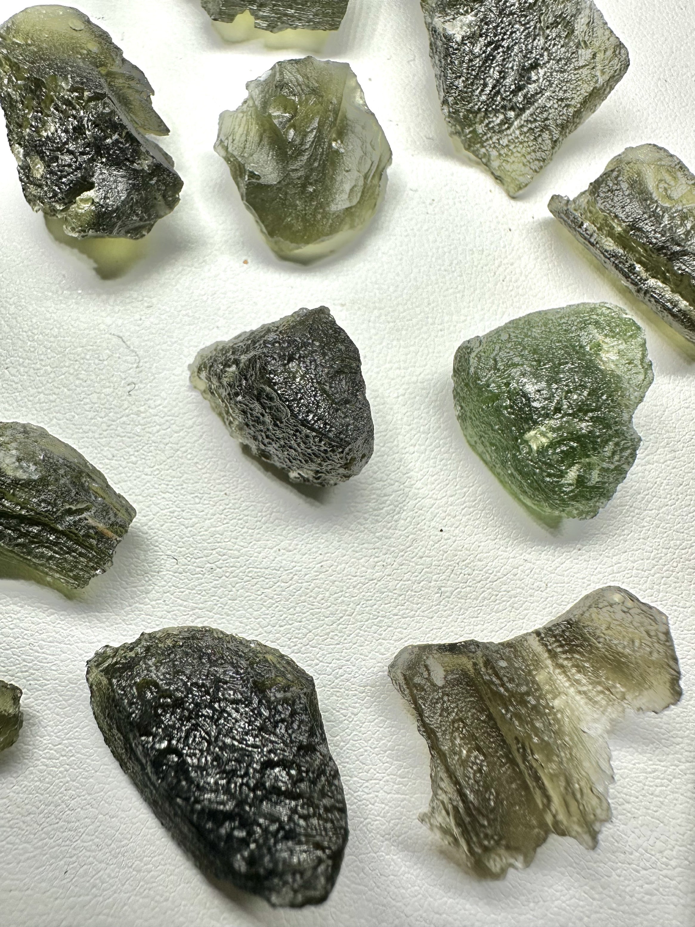 Moldavite shards – 54,9g - VVEL22