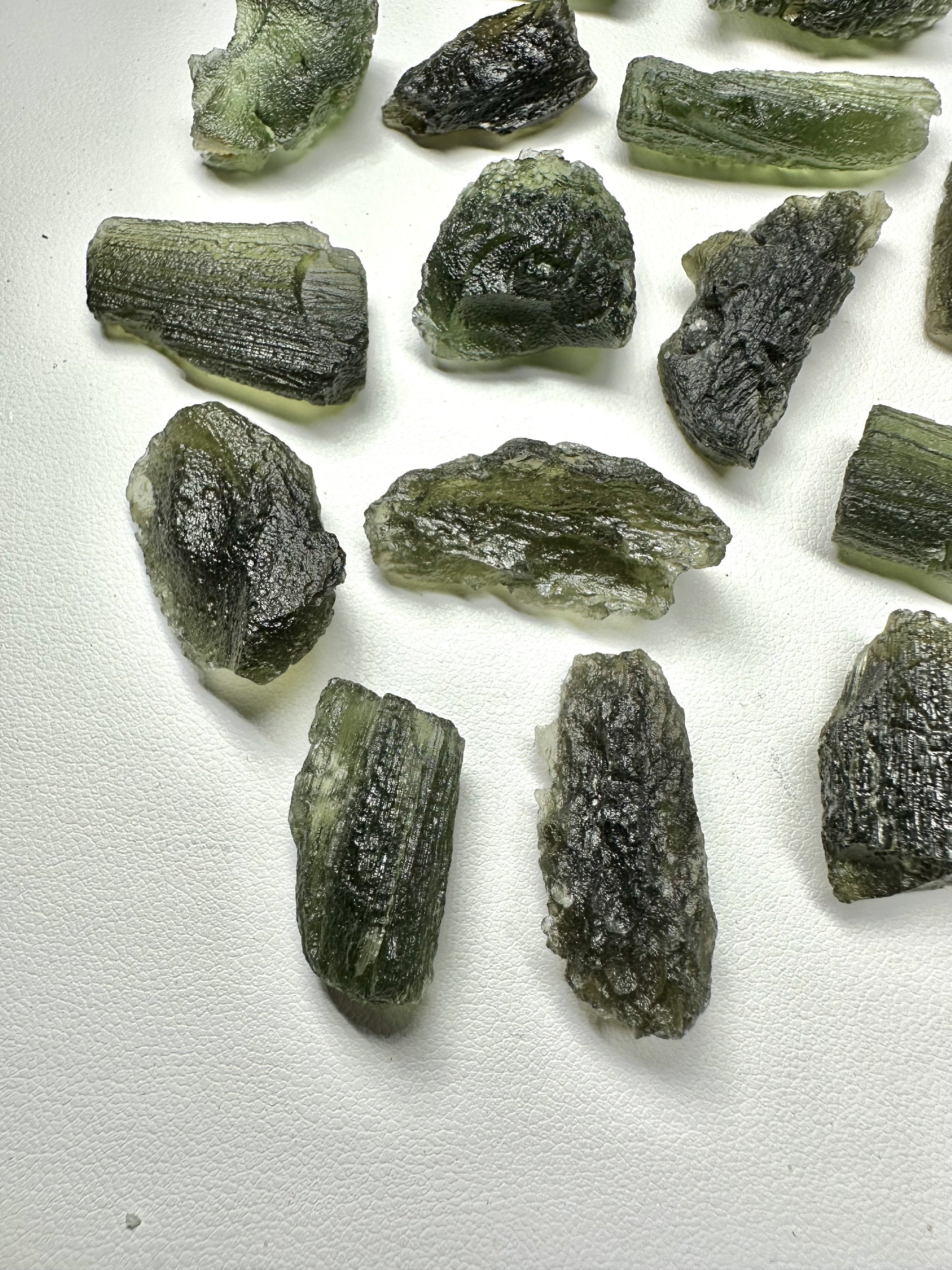 Moldavite shards – 48,5g - VVEL25