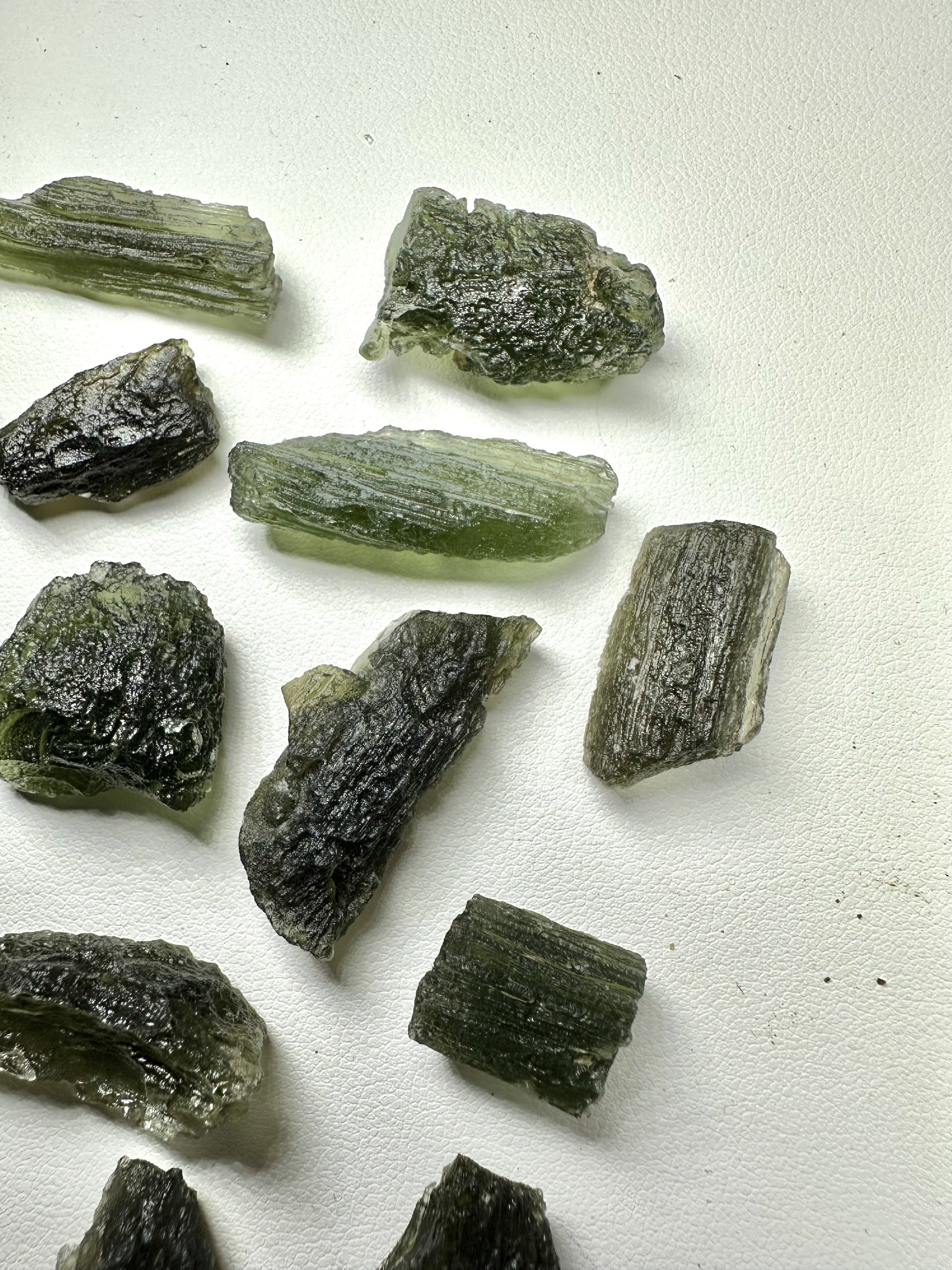 Moldavite shards – 48,5g - VVEL25