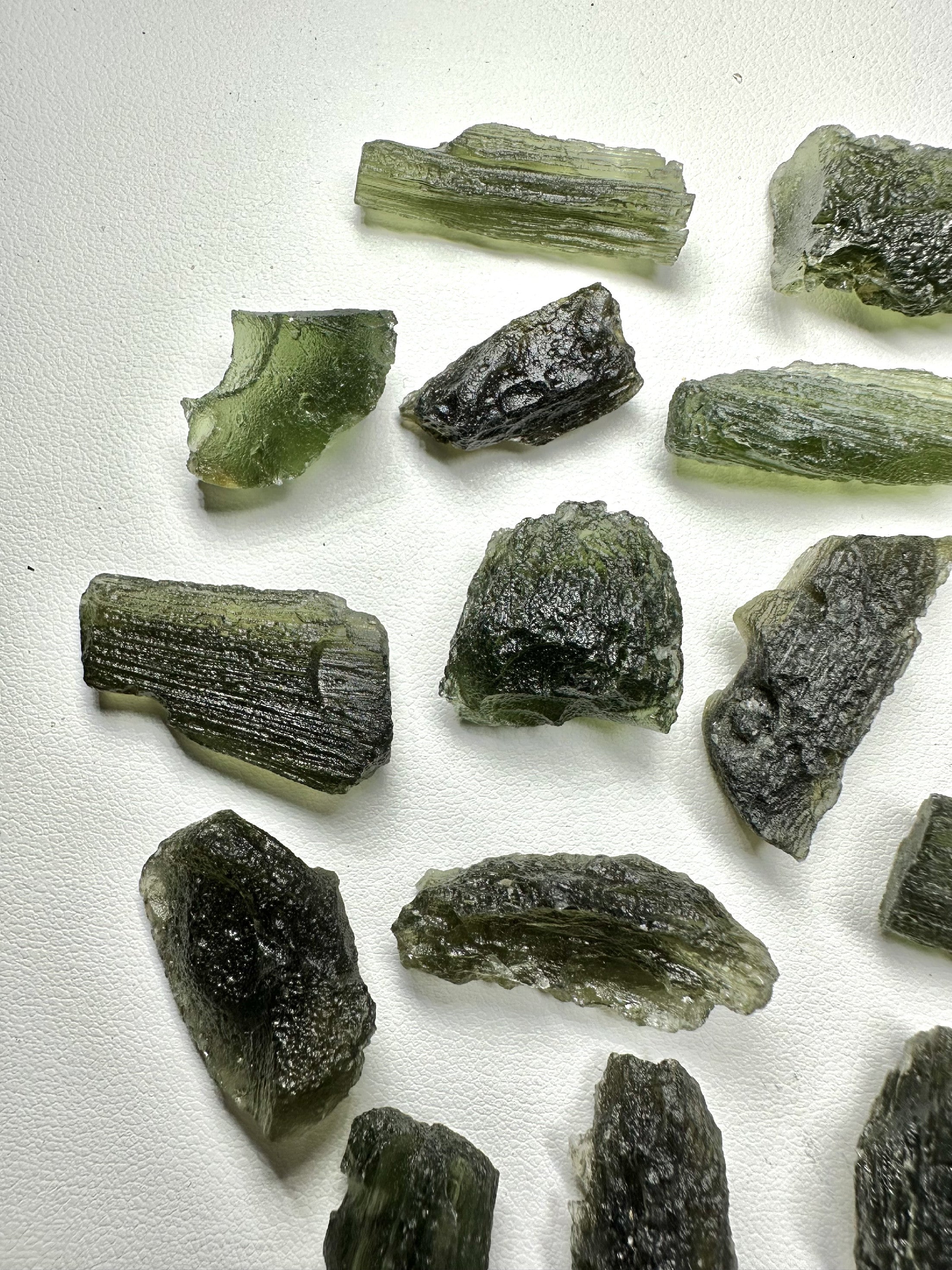 Moldavite shards – 48,5g - VVEL25