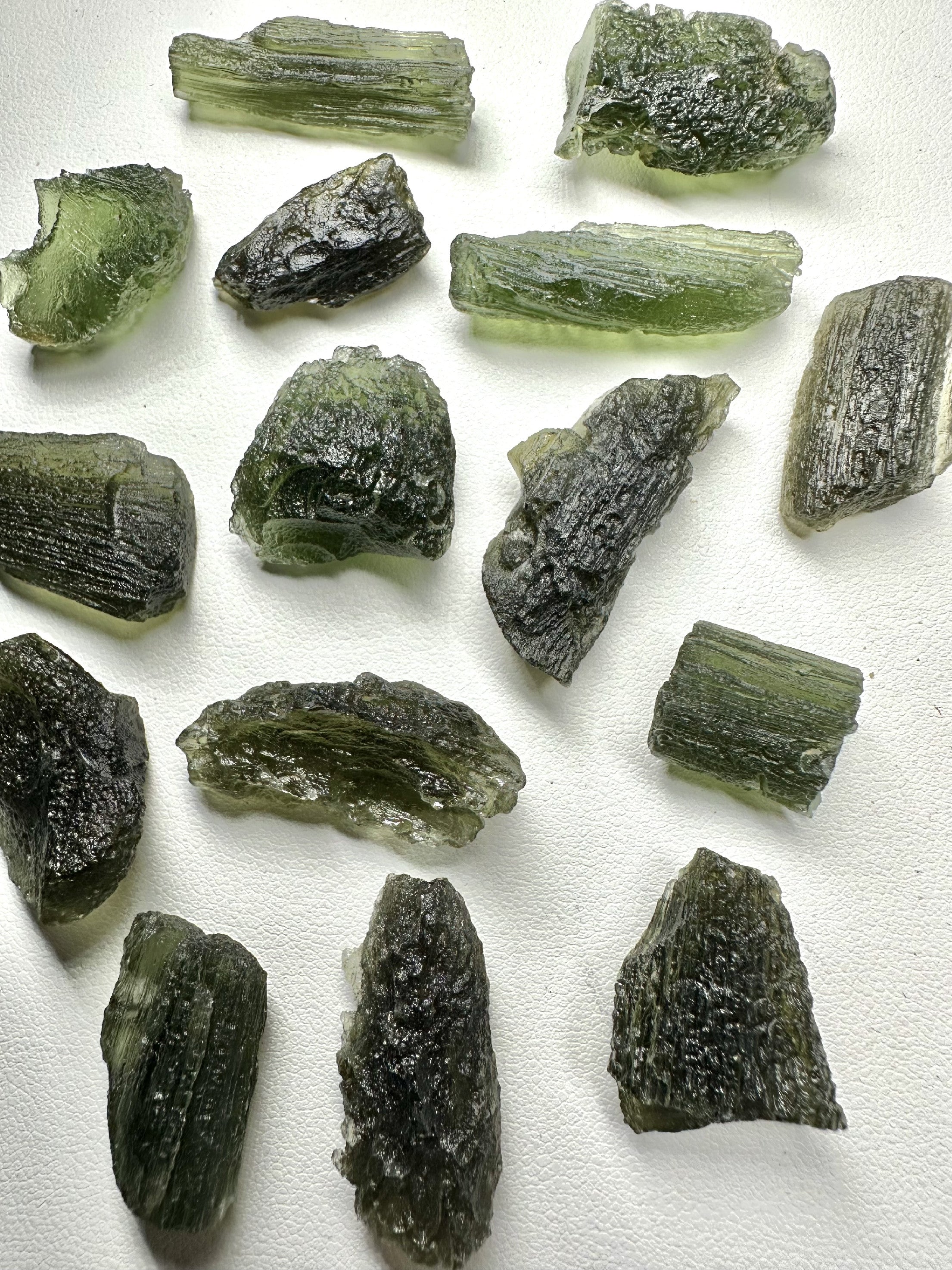 Moldavite shards – 48,5g - VVEL25