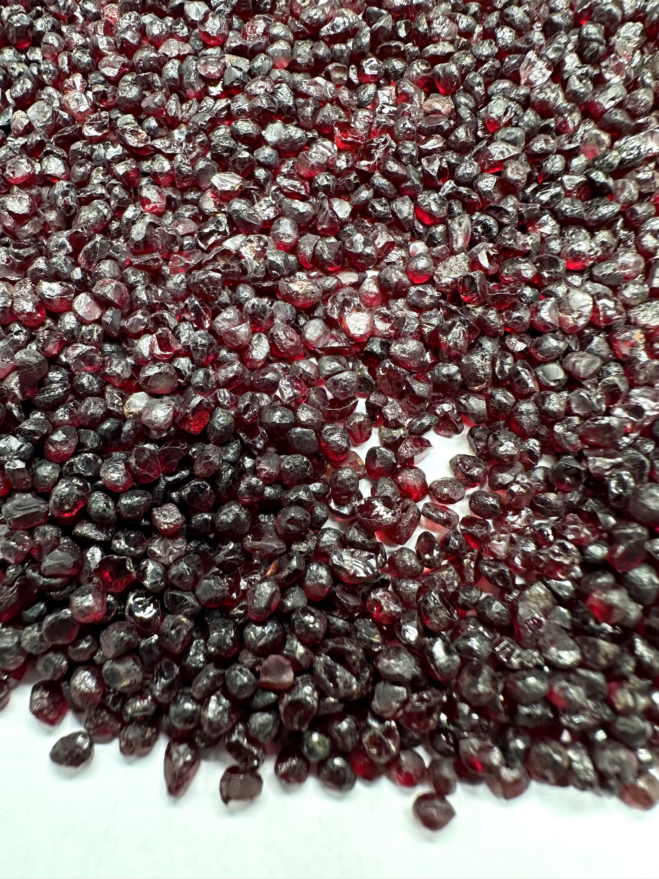 Czech Garnet 100g, 2,5-3mm – Ceske Stredohori, CZ - CG133