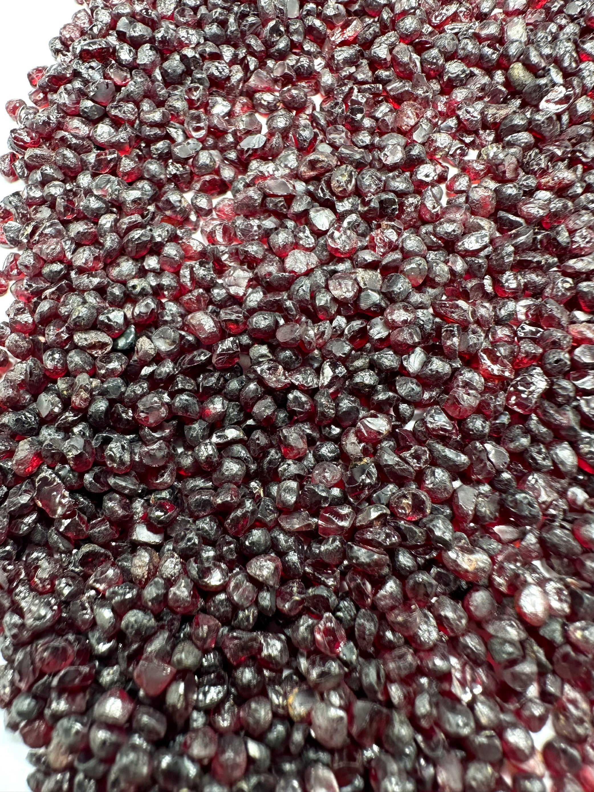 Czech Garnet 100g, 2,5-3mm – Ceske Stredohori, CZ - CG133