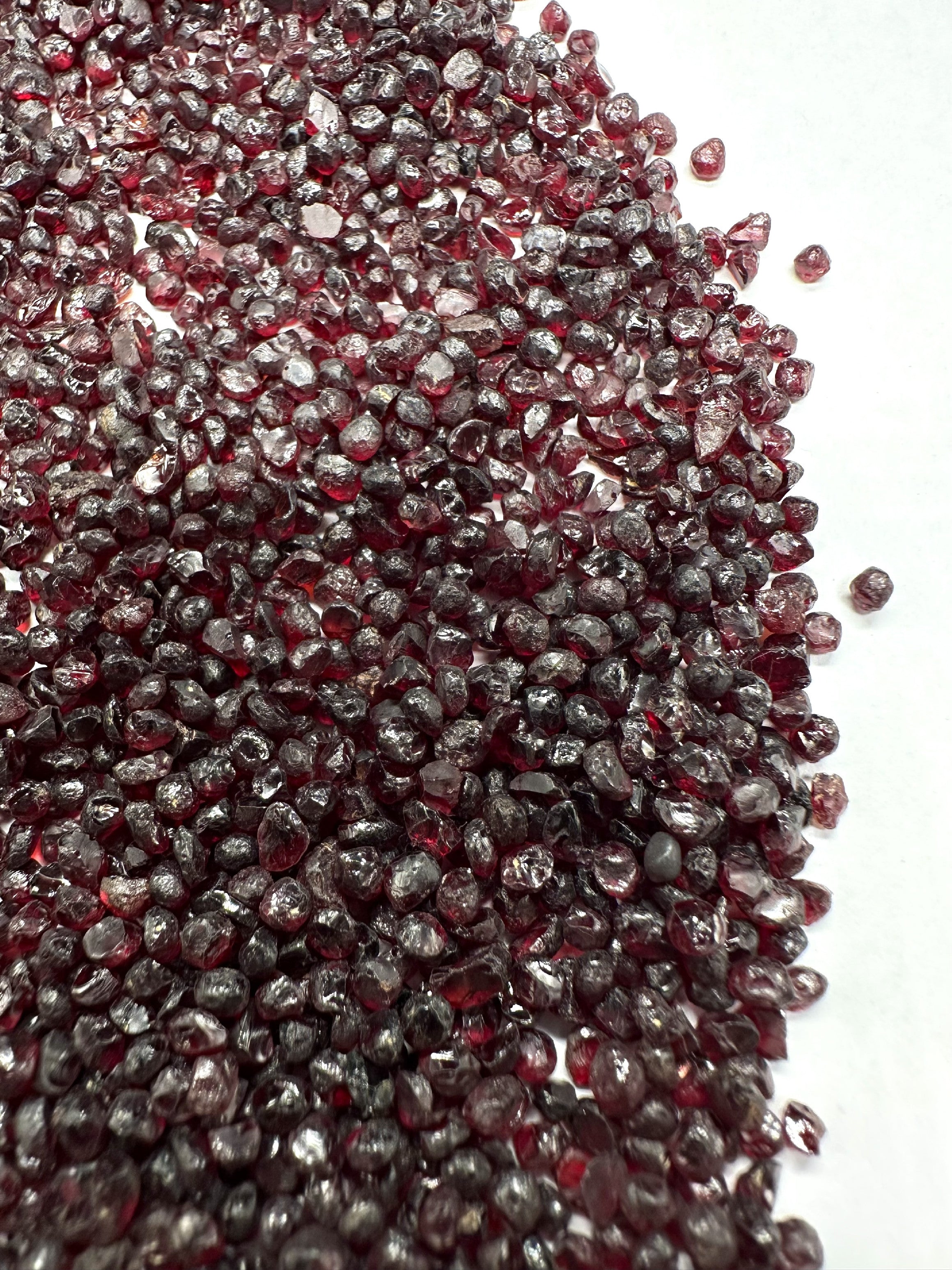 Czech Garnet 100g, 2,5-3mm – Ceske Stredohori, CZ - CG133