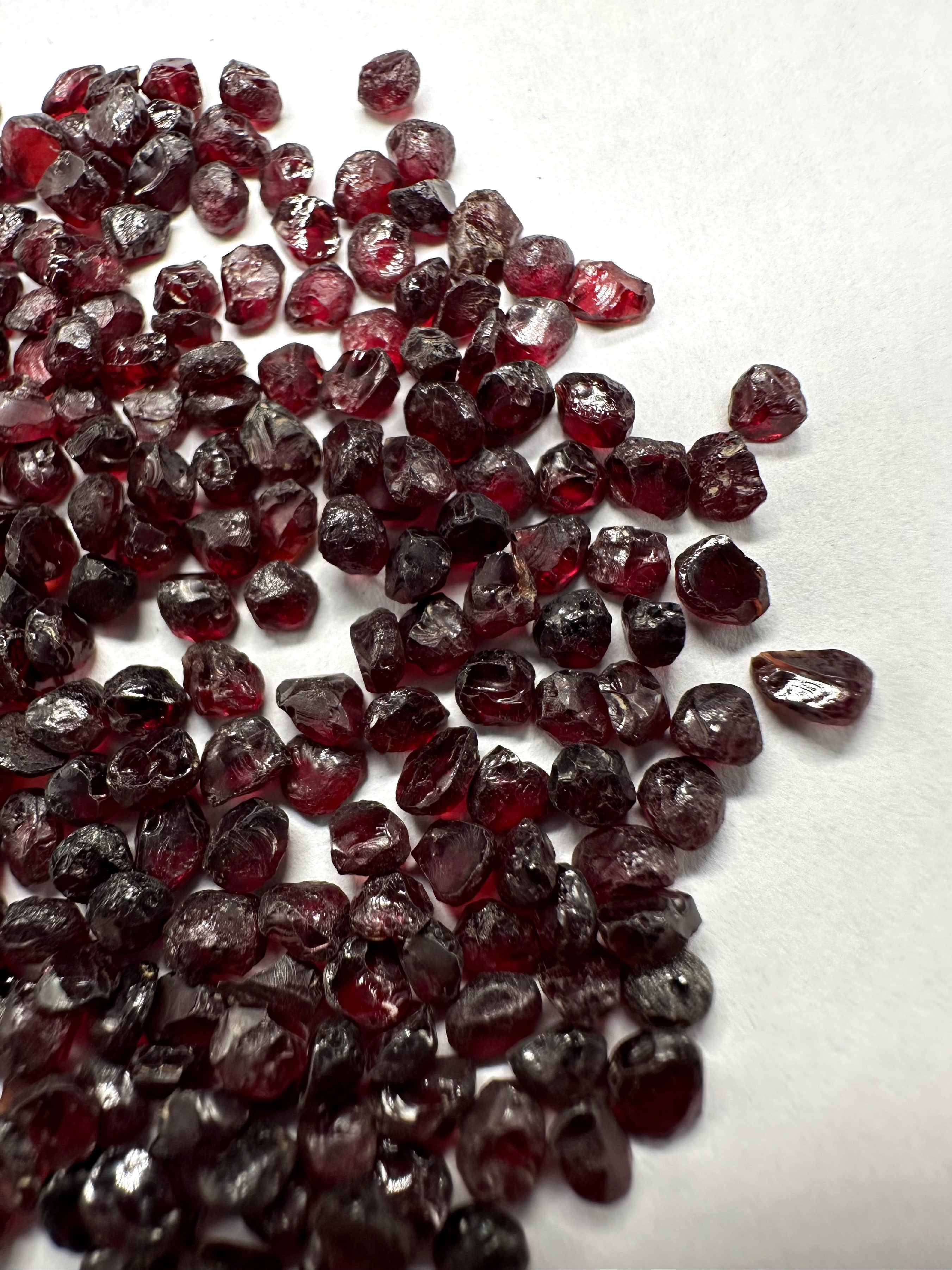Czech Garnet 10g, 3-4mm – Ceske Stredohori, CZ - CG136