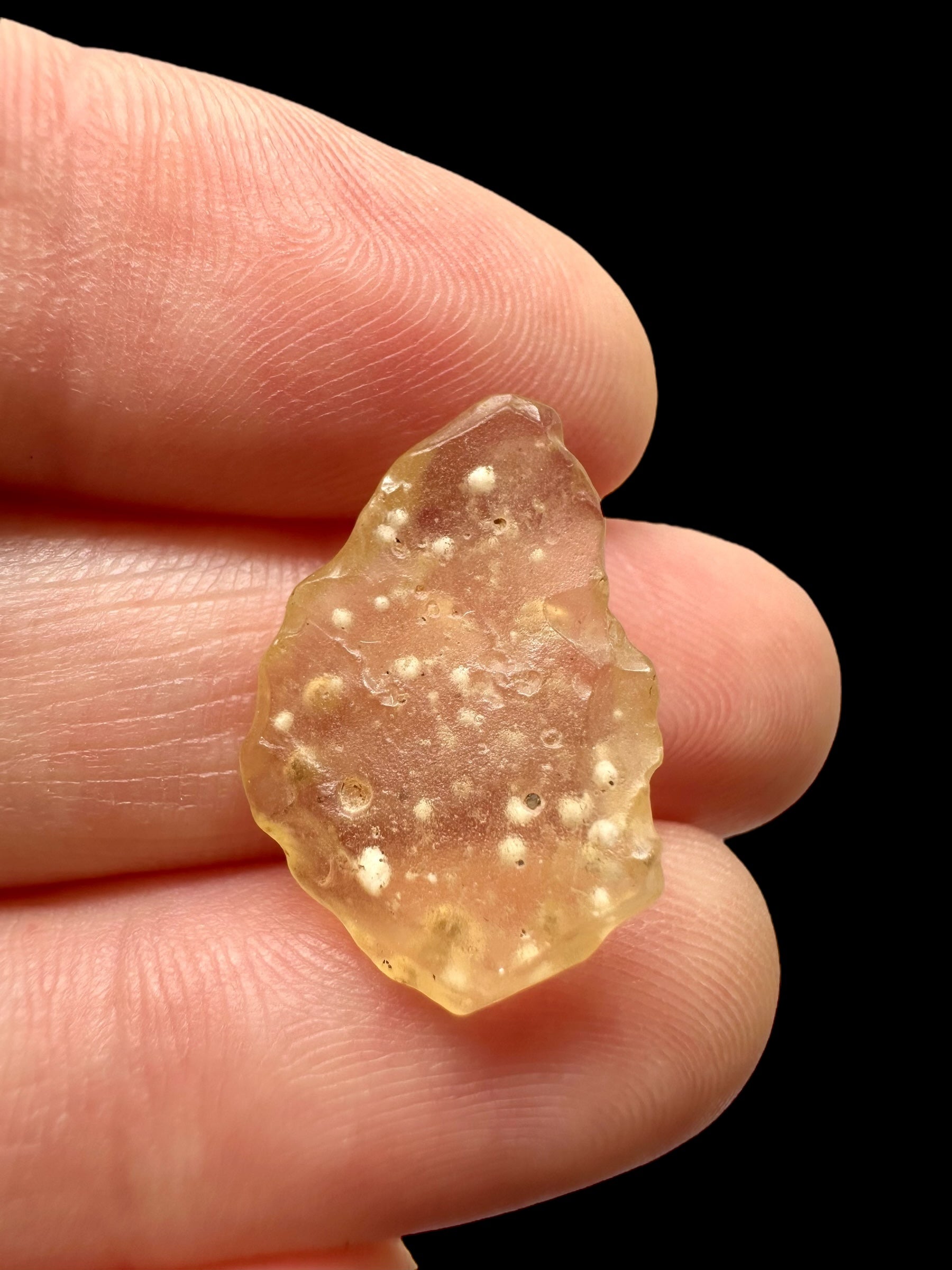 Libyan desert glass with sand inclusions – 1,1g - LPI01
