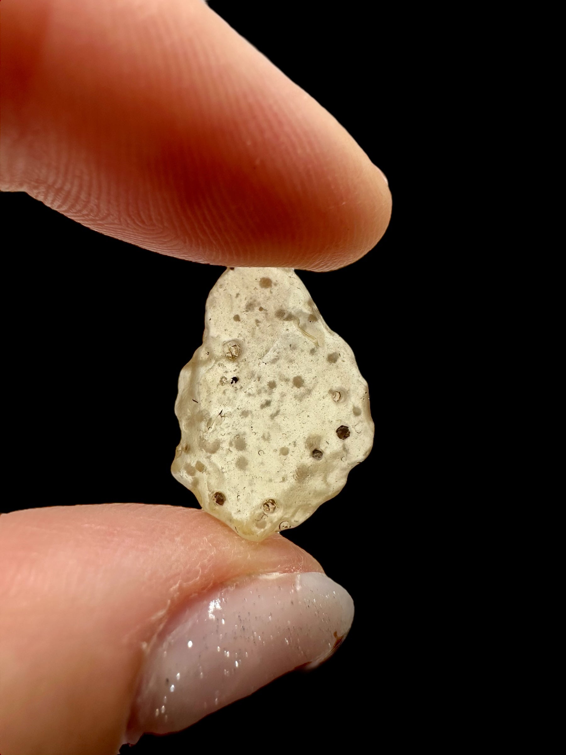 Libyan desert glass with sand inclusions – 1,1g - LPI01