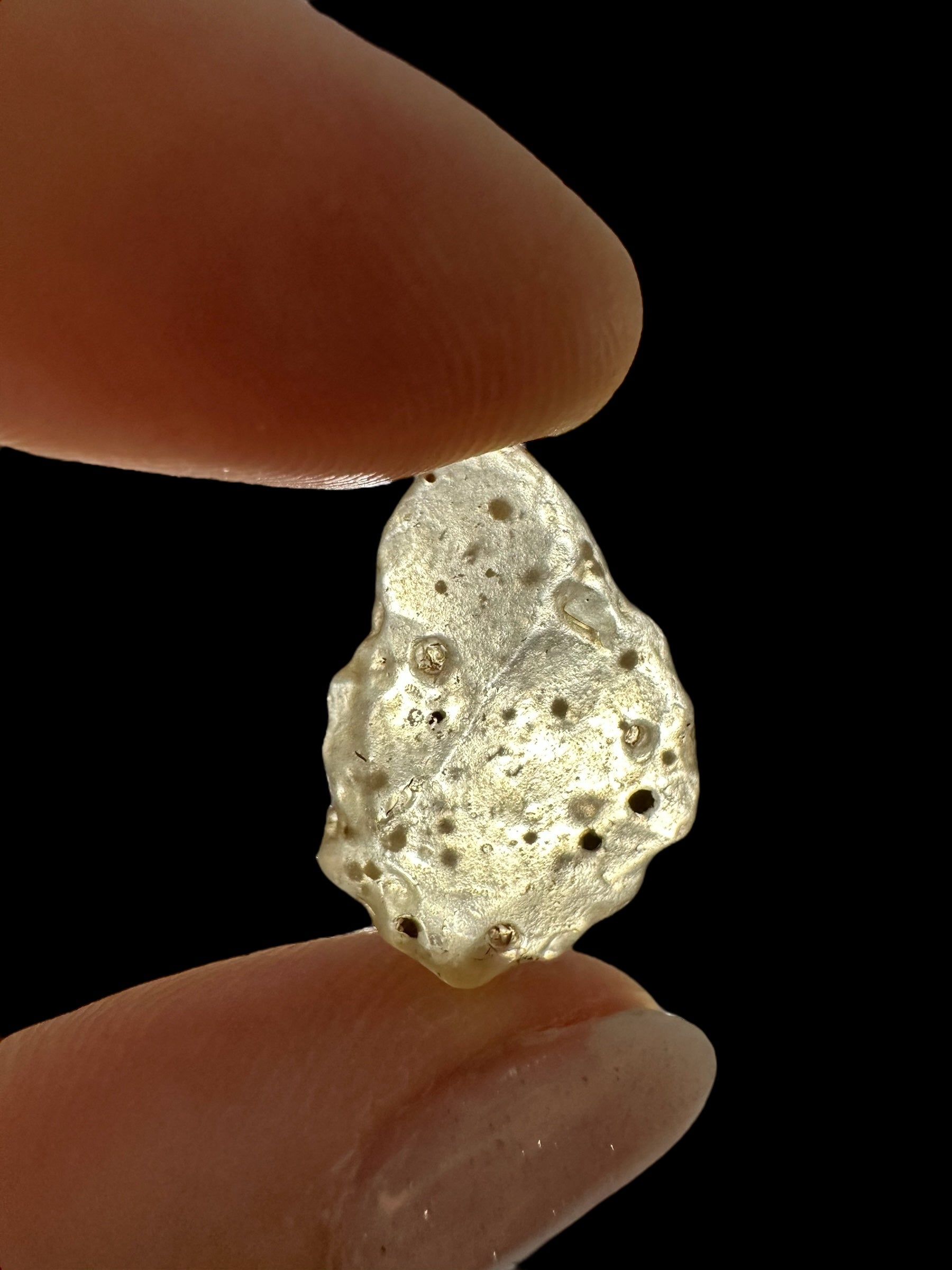 Libyan desert glass with sand inclusions – 1,1g - LPI01