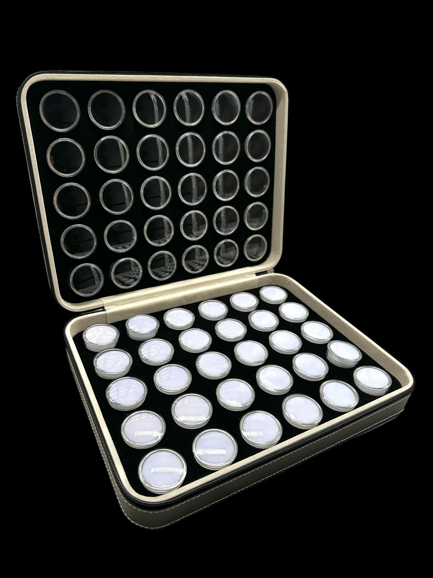 Set of 60 Round Sample Boxes for Minerals (white + black) with Case