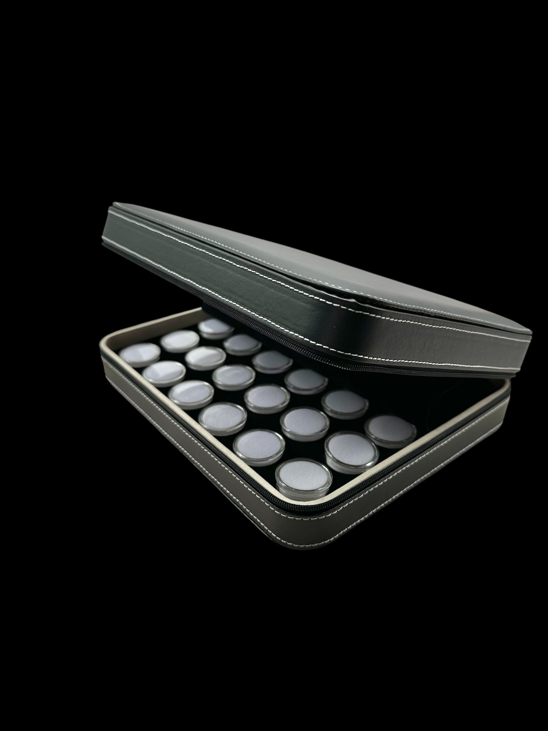 Set of 60 Round Sample Boxes for Minerals (white + black) with Case - PK007