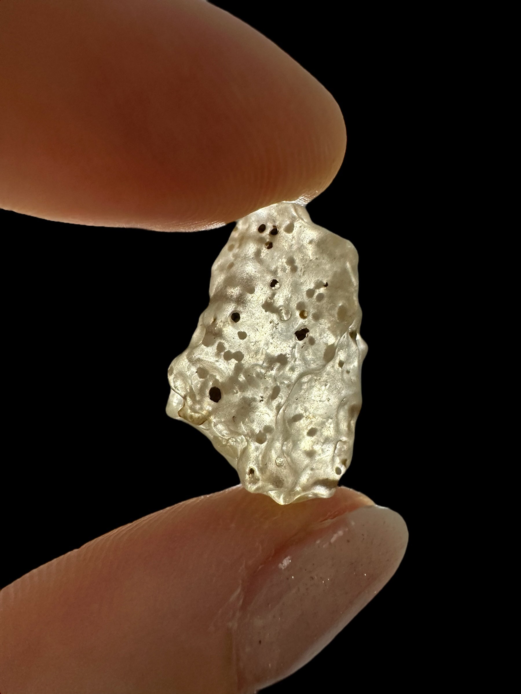 Libyan desert glass with sand inclusions – 2,5g - LPI02
