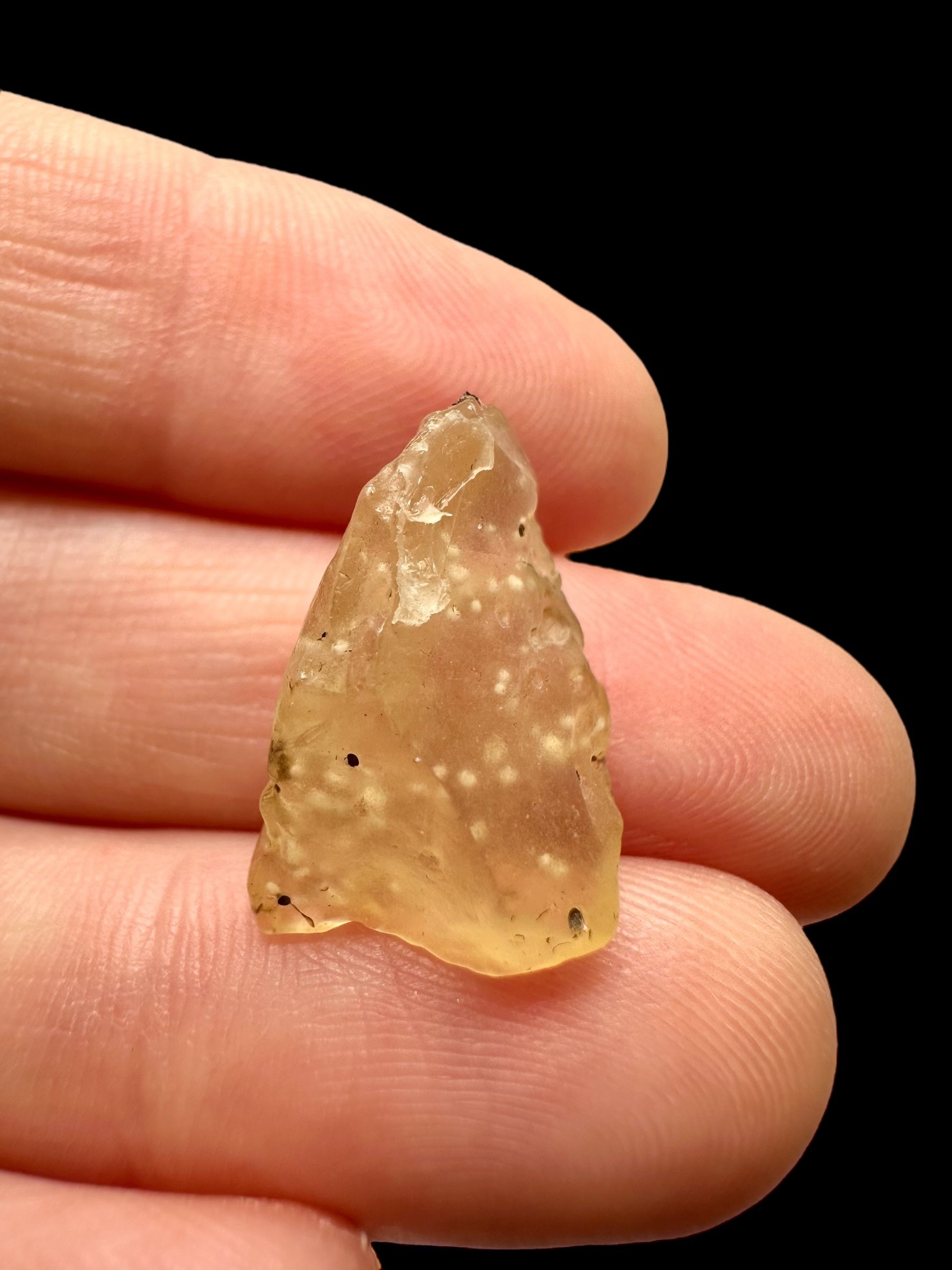 Libyan desert glass with sand inclusions – 1,8g - LPI03