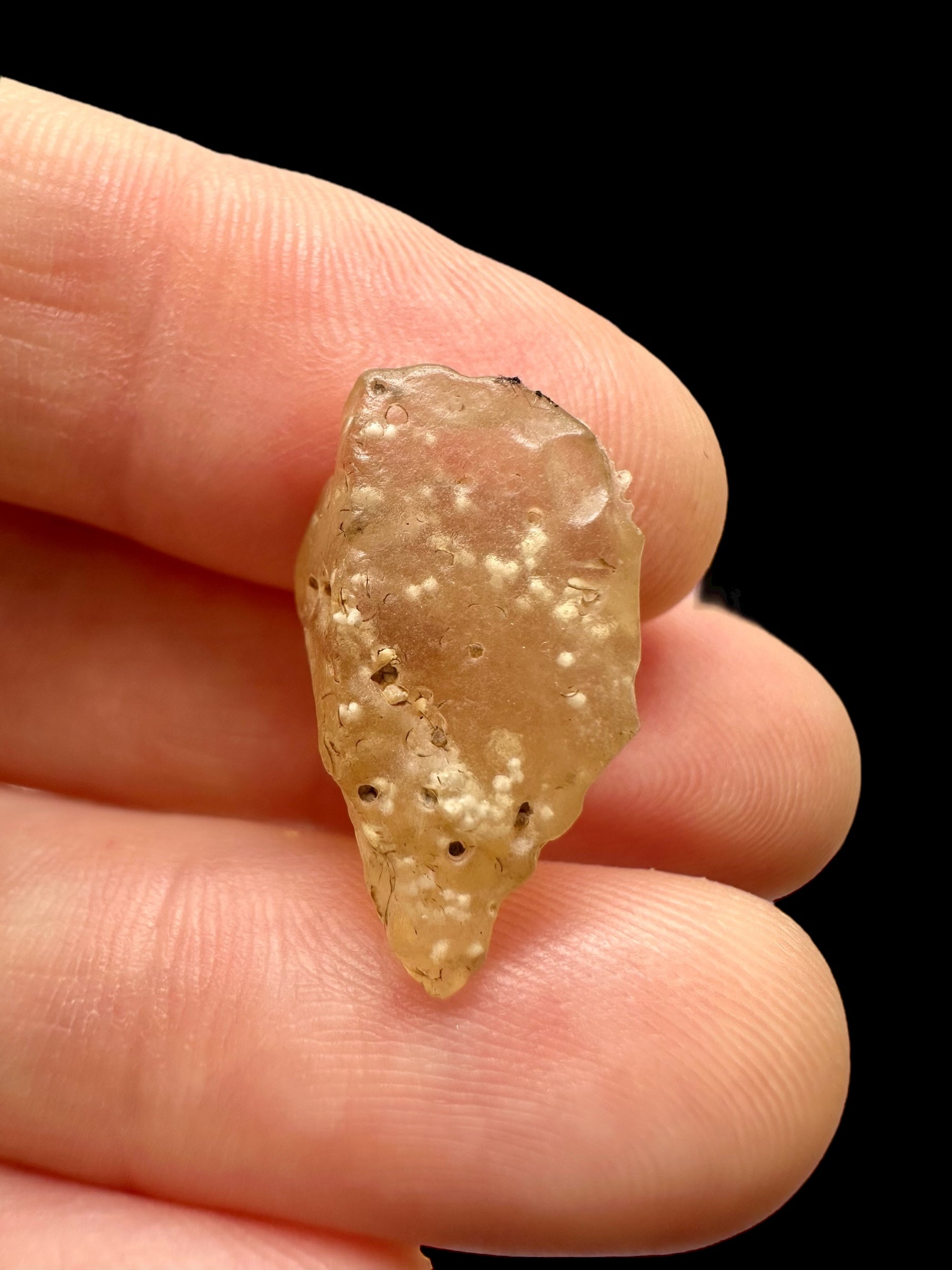 Libyan desert glass with sand inclusions – 1,8g - LPI03