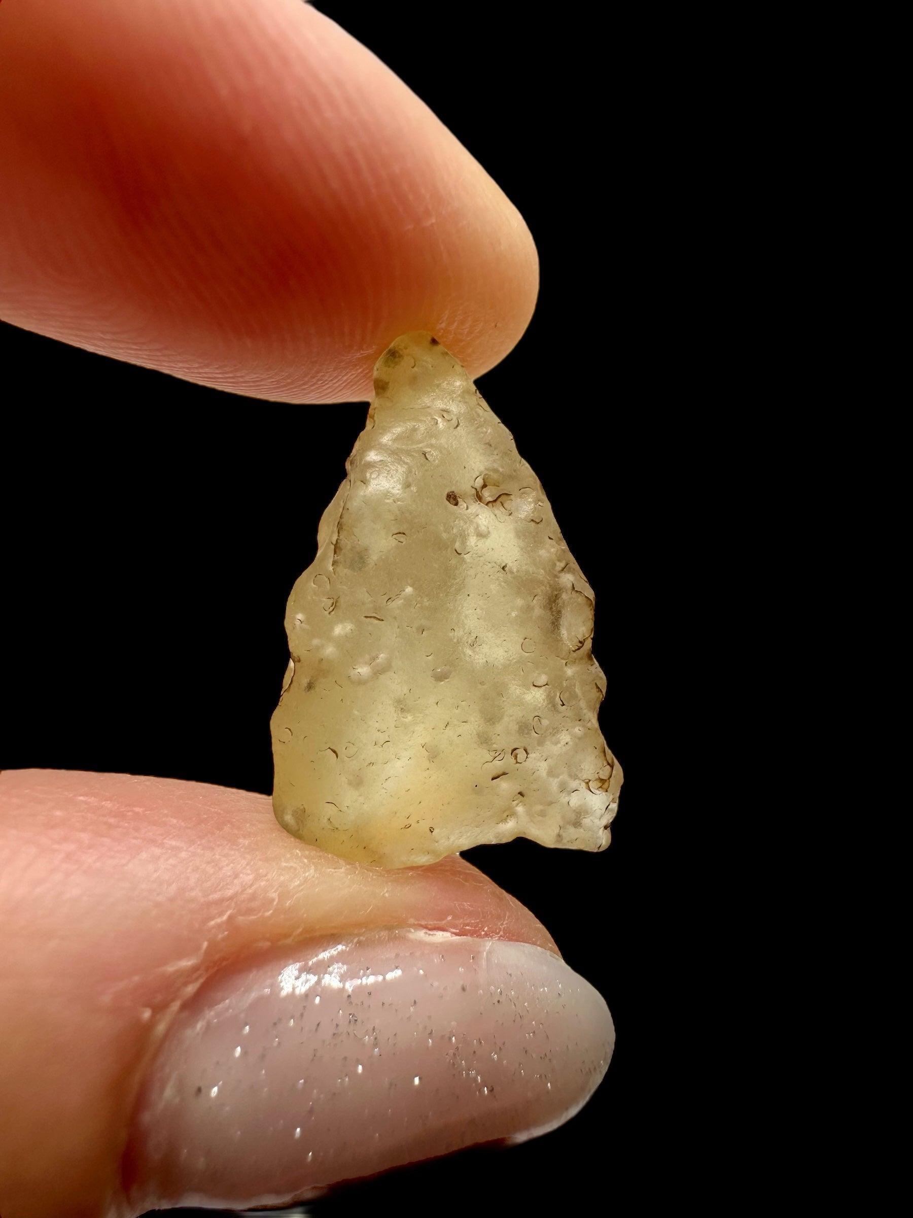 Libyan desert glass with sand inclusions – 1,8g - LPI03