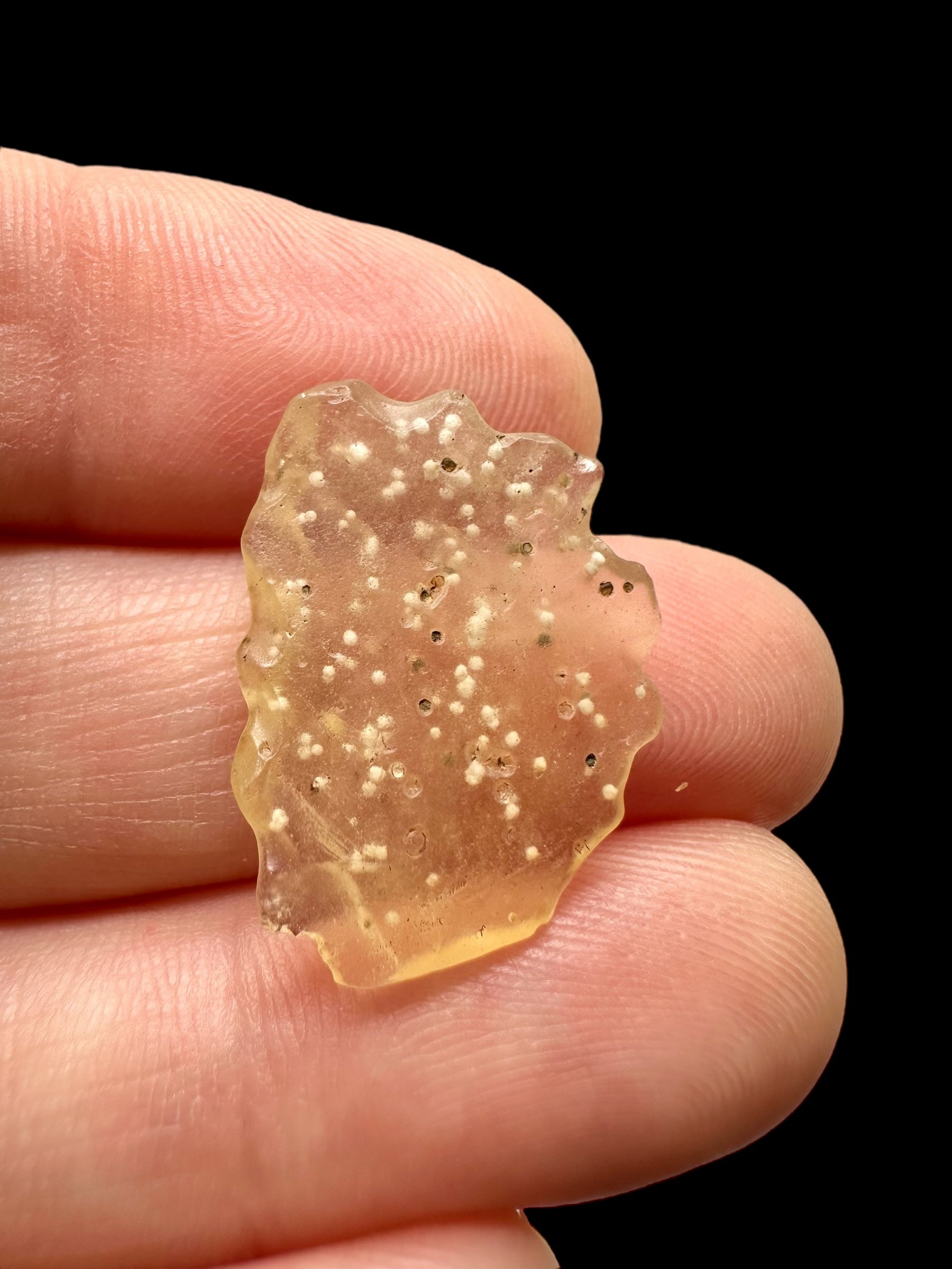 Libyan desert glass with sand inclusions – 1,3g