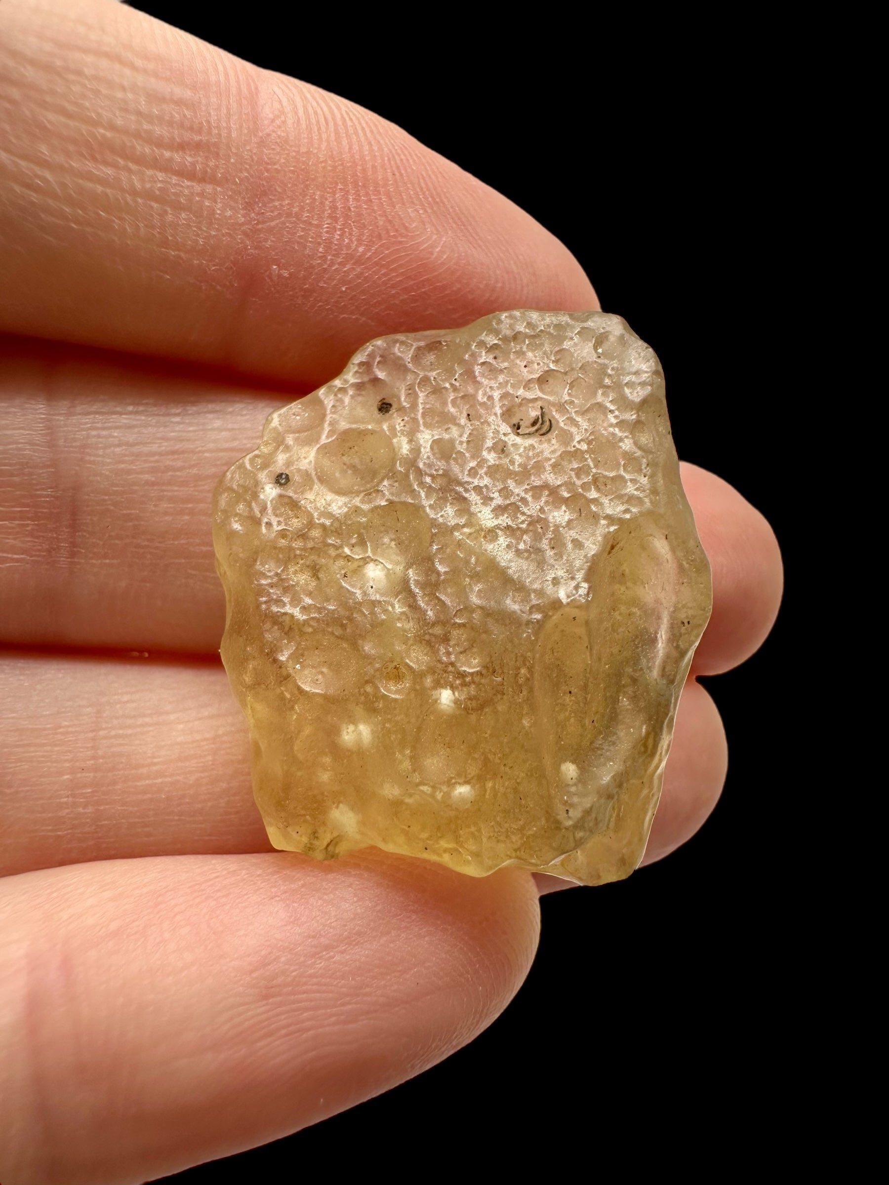 Libyan desert glass with sand inclusions – 6,6g