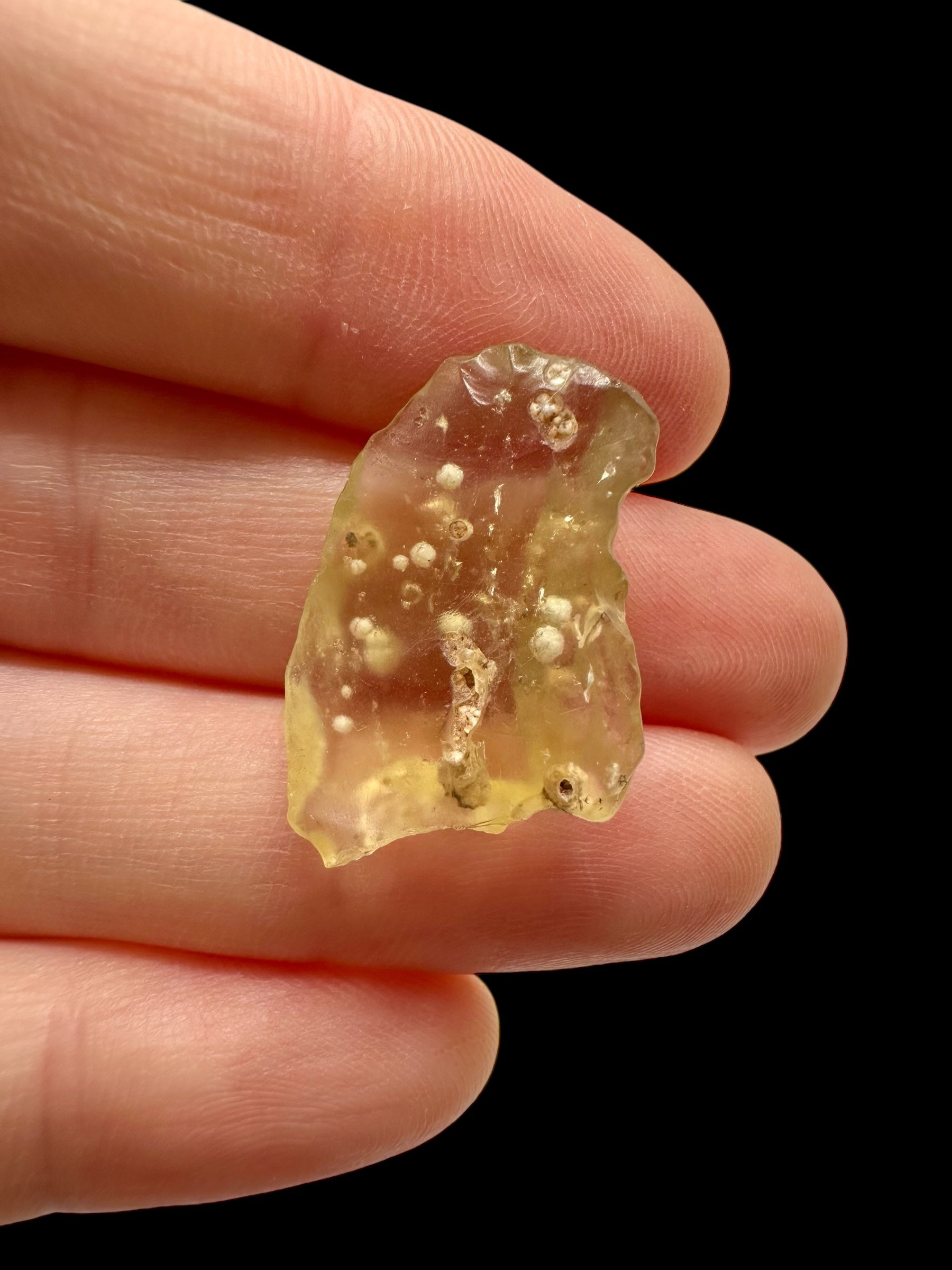 Libyan desert glass with sand inclusions – 2,4g - LPI06