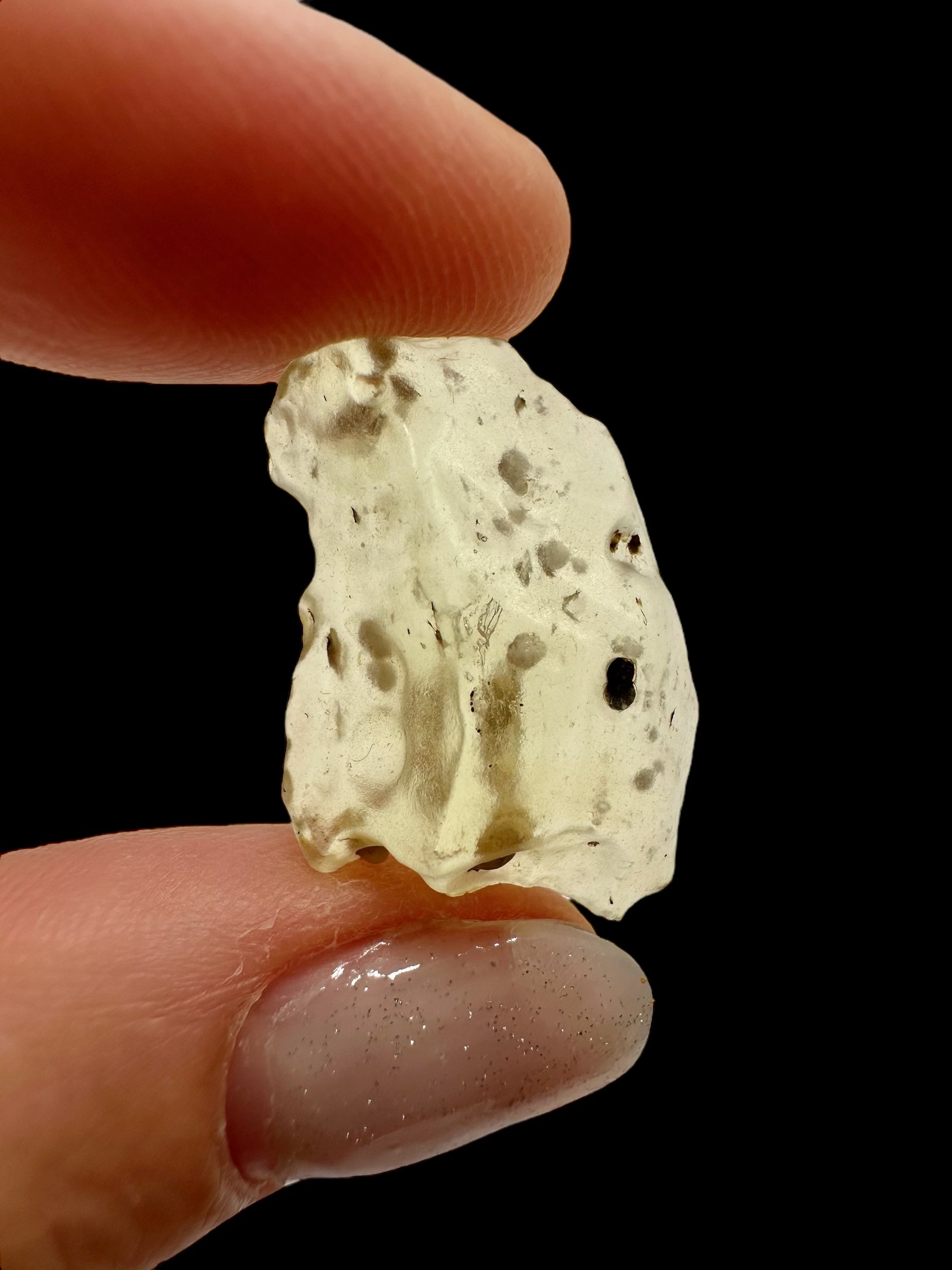 Libyan desert glass with sand inclusions – 2,4g - LPI06