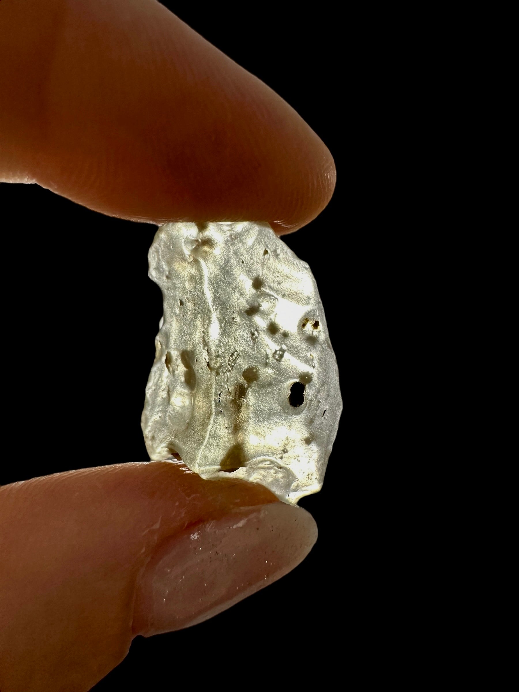 Libyan desert glass with sand inclusions – 2,4g - LPI06