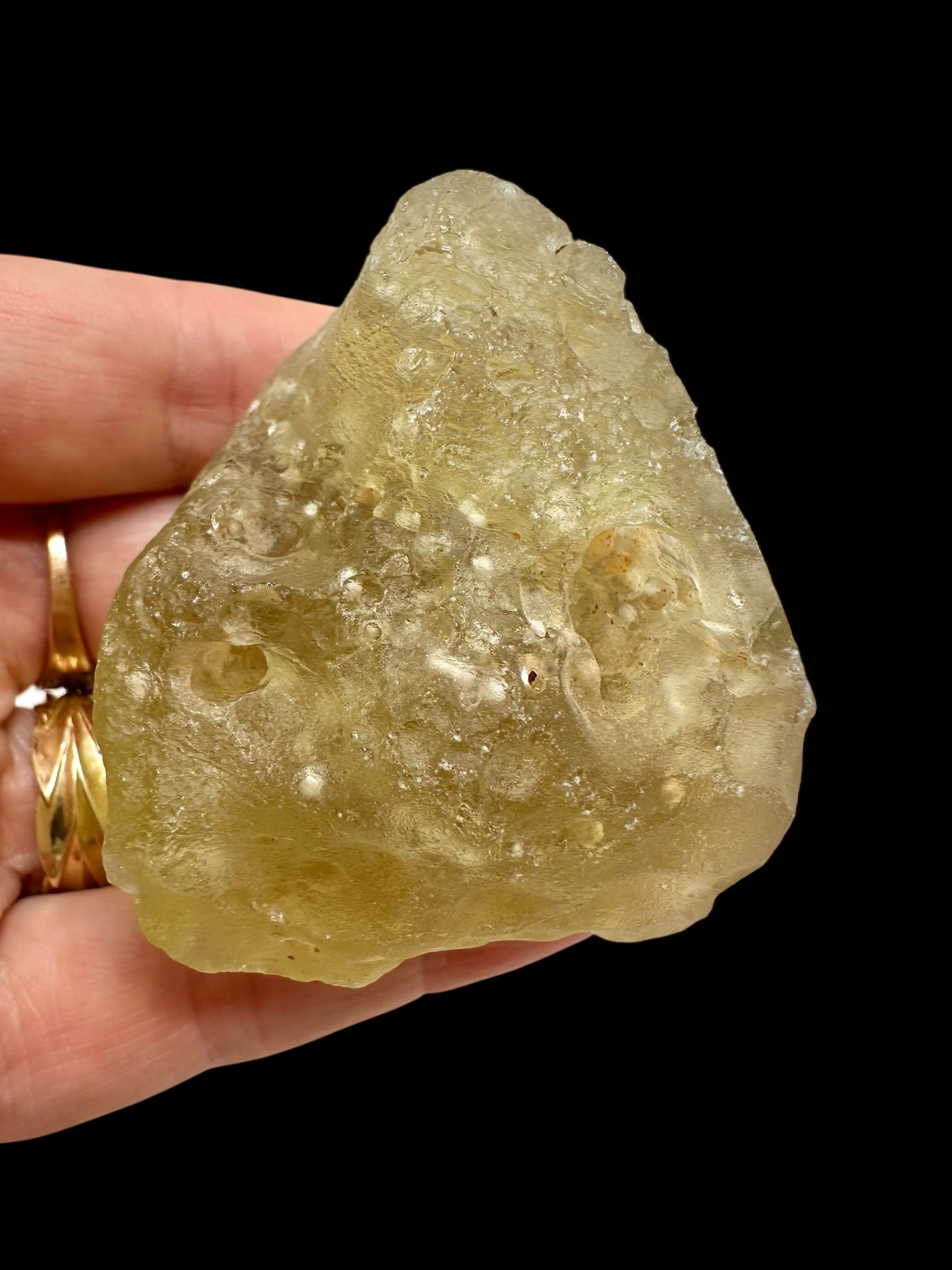 Libyan desert glass with sand inclusions – 81,6g